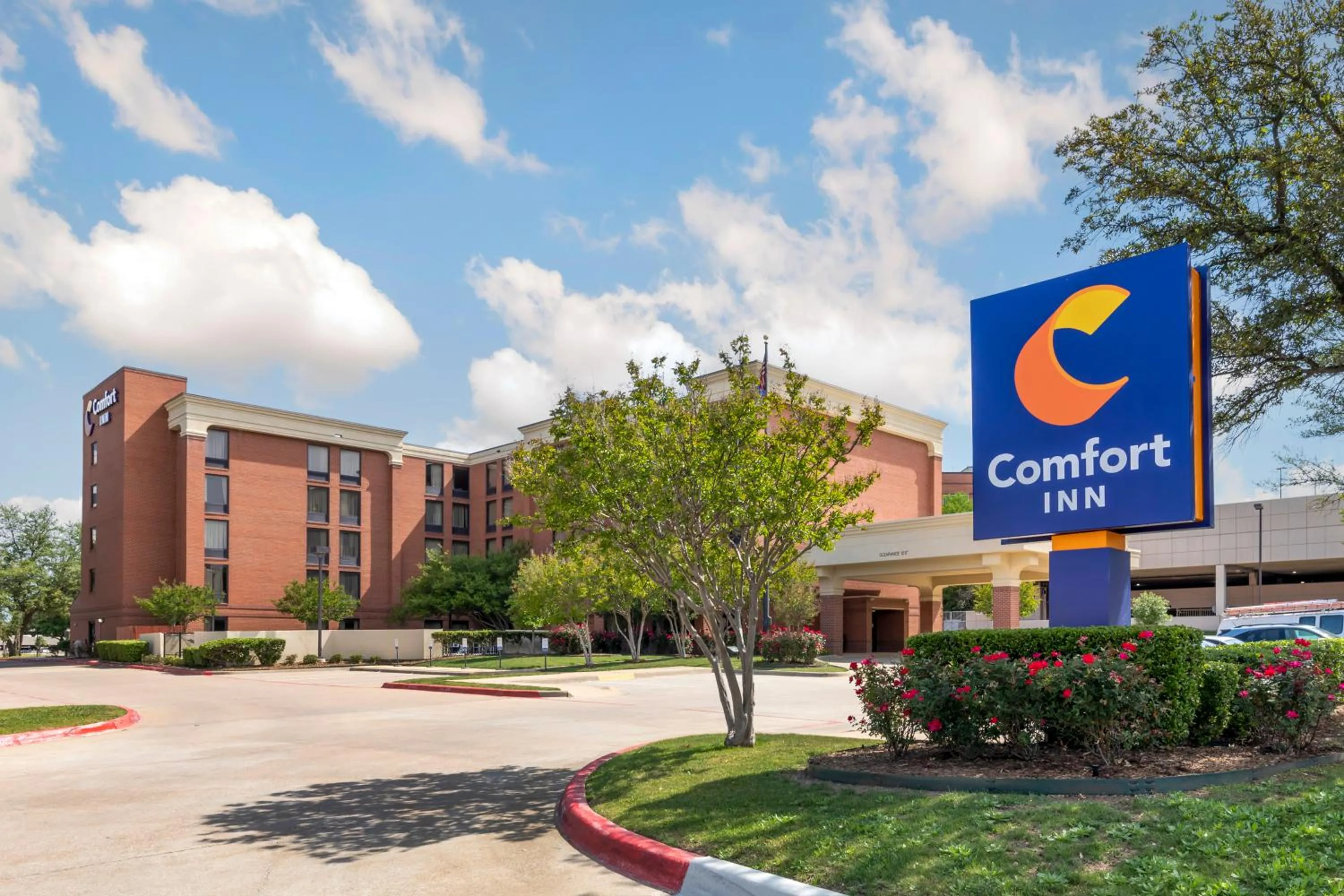 Property building in Comfort Inn Plano-Dallas