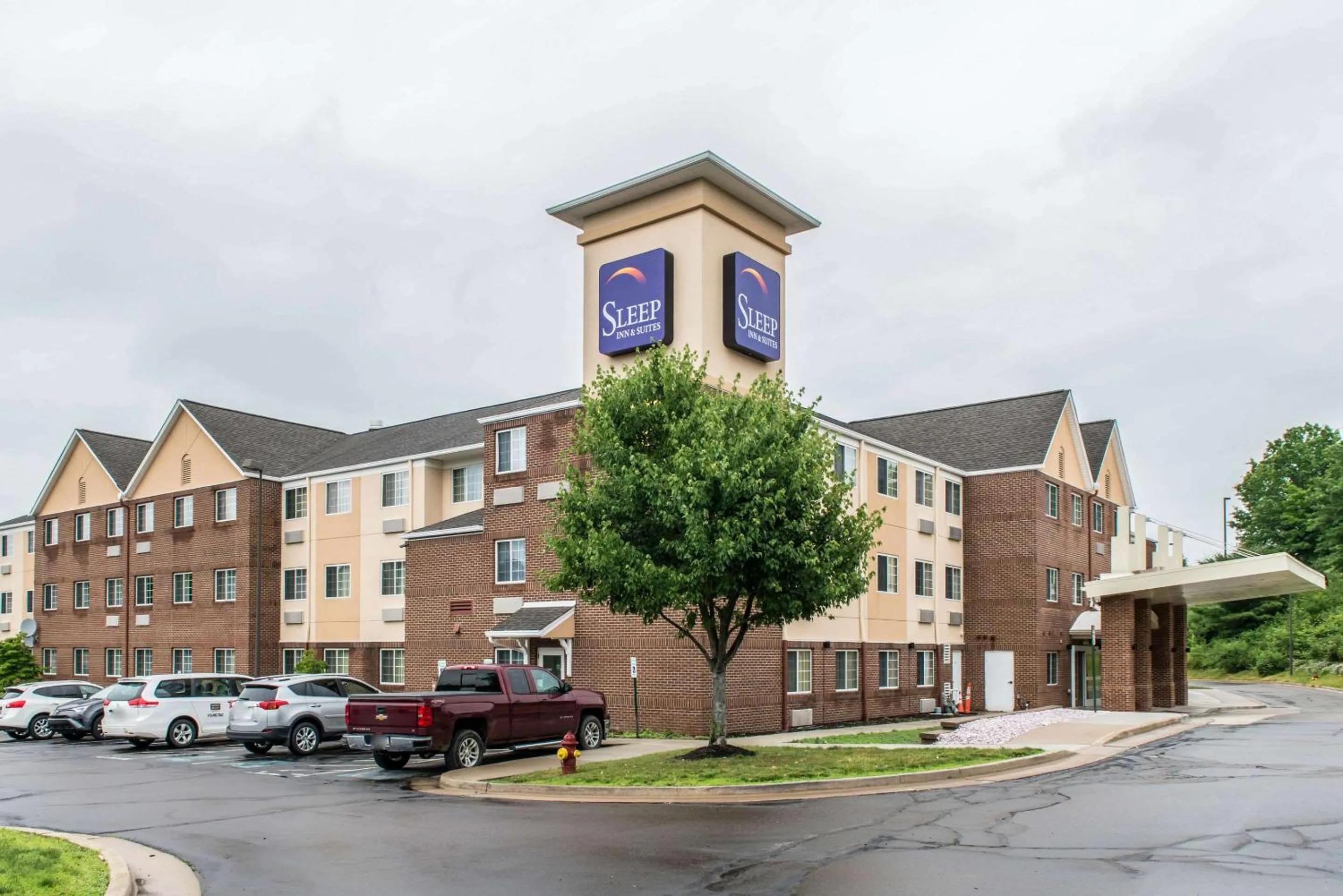 Property building in Sleep Inn & Suites Pittsburgh Airport