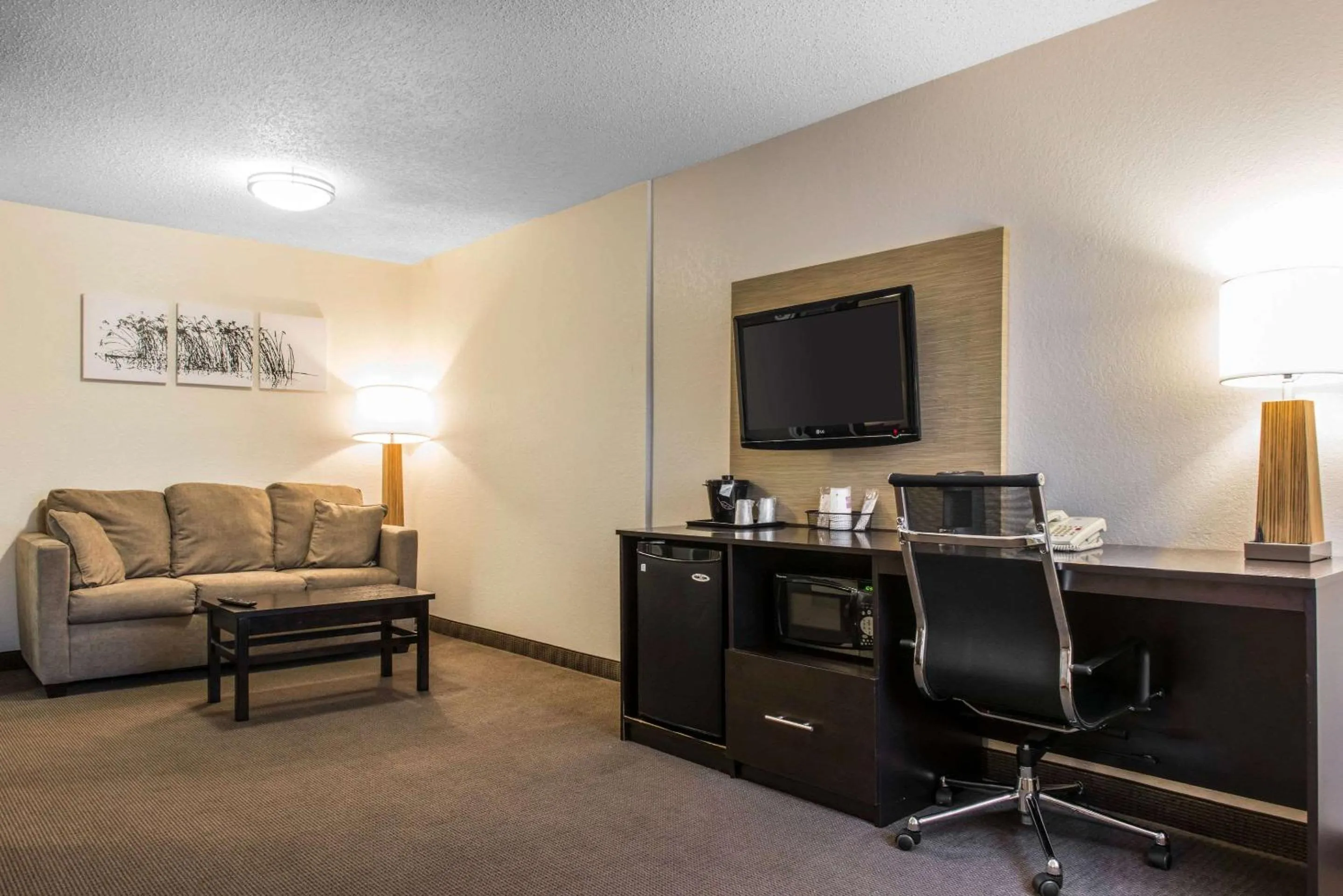 Photo of the whole room in Sleep Inn & Suites Pittsburgh Airport