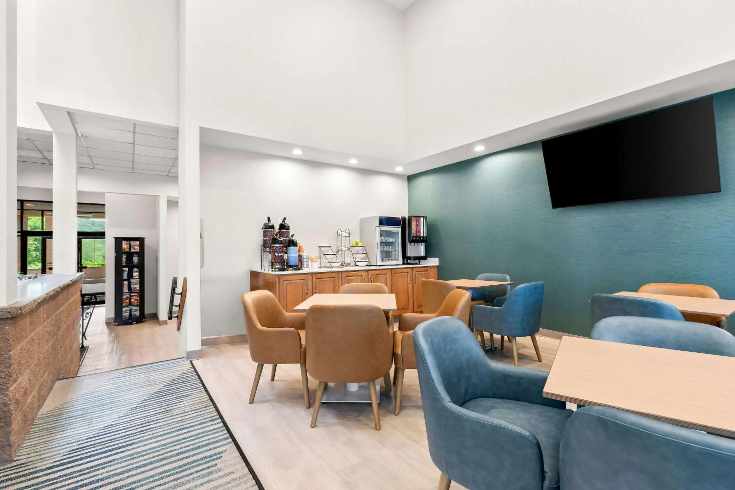 Breakfast in Comfort Inn Pocono Lakes Region