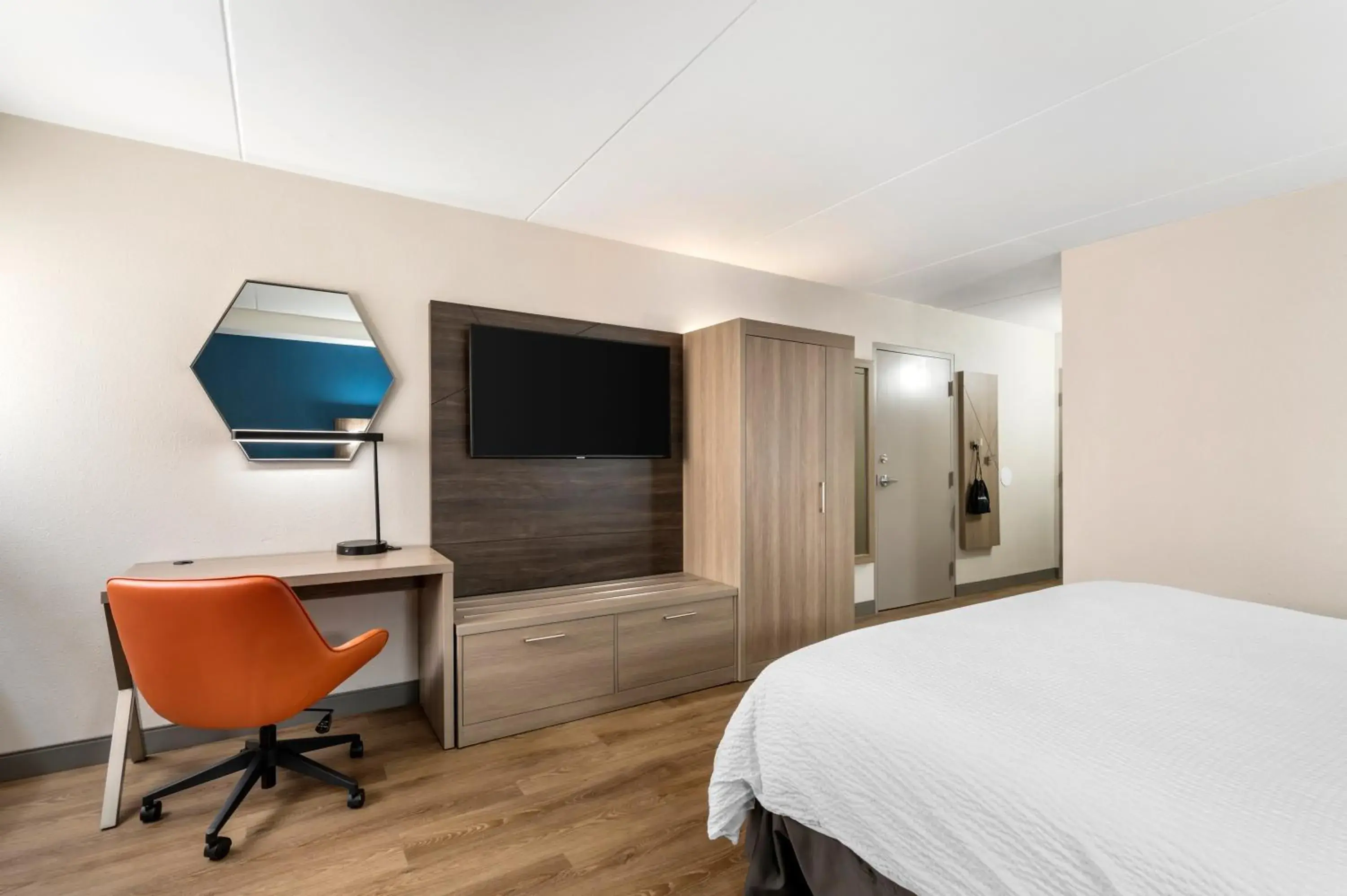 Standard King Room - Pet Friendly in Holiday Inn Express Greencastle by IHG Standard King Room - Pet Friendly in Holiday Inn Express Greencastle by IHG