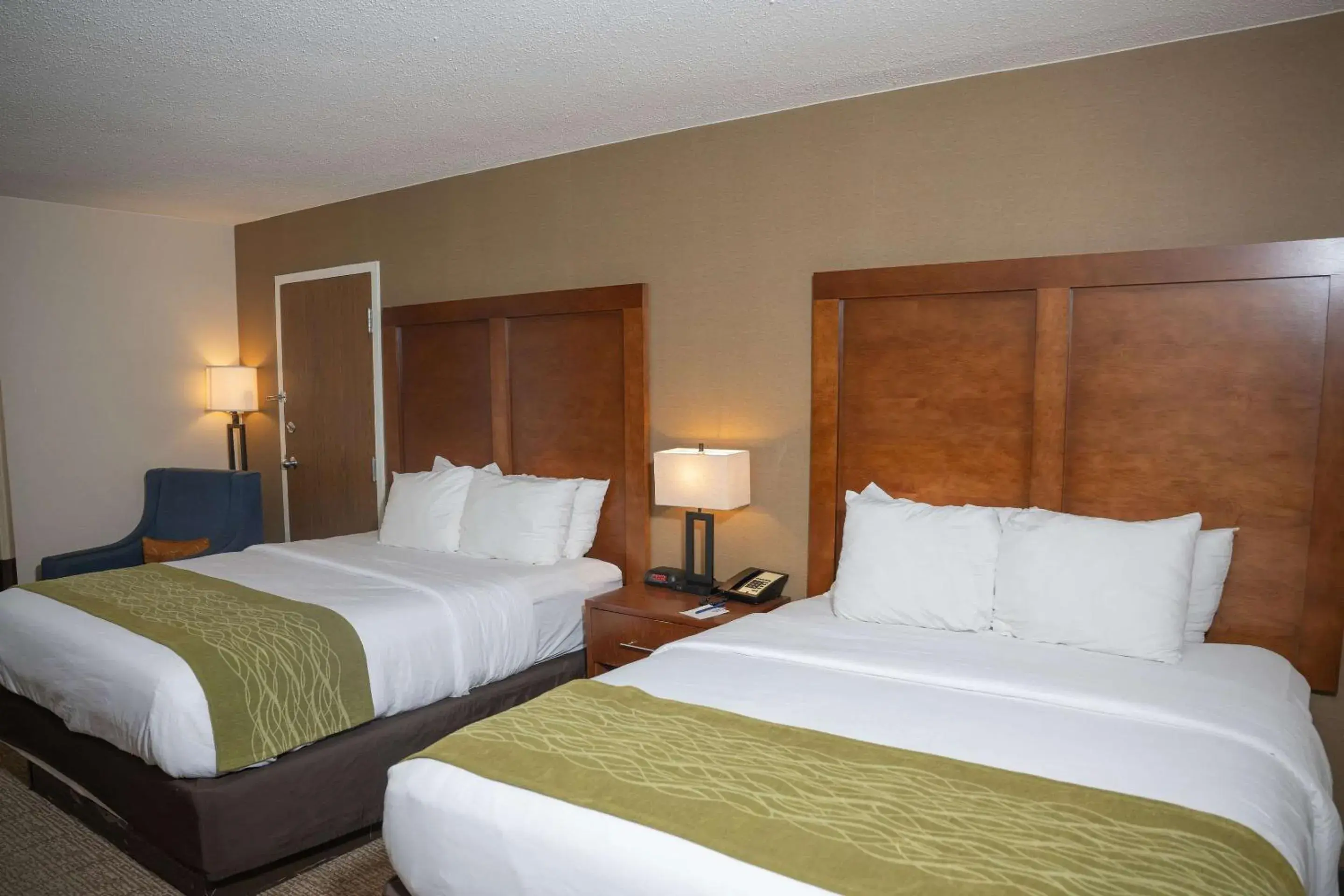 Queen Room with Two Queen Beds - Non-Smoking in Comfort Inn & Suites Erie - Splash Lagoon Indoor Waterpark Queen Room with Two Queen Beds - Non-Smoking in Comfort Inn & Suites Erie - Splash Lagoon Indoor Waterpark