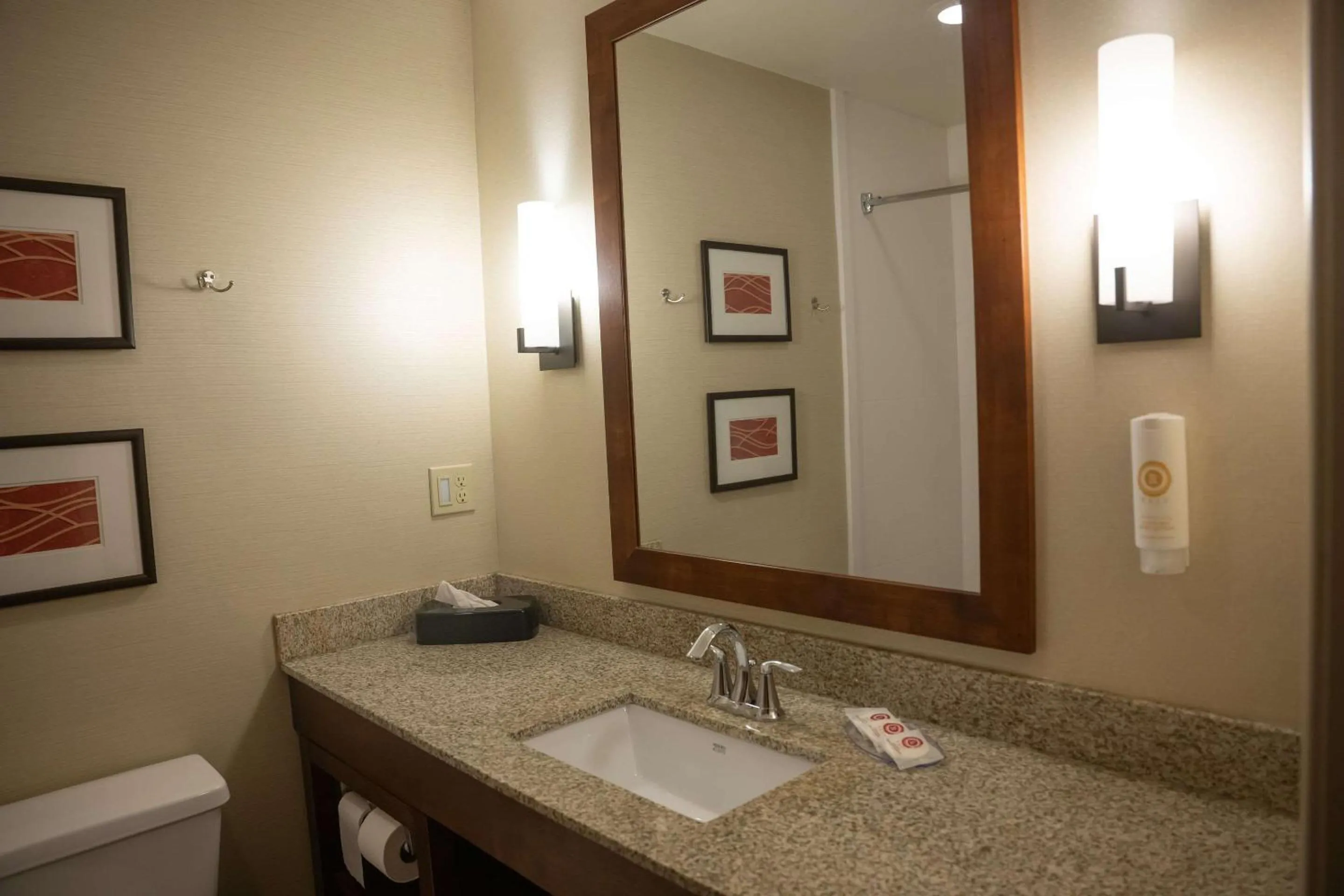 Bedroom in Comfort Inn & Suites Erie - Splash Lagoon Indoor Waterpark