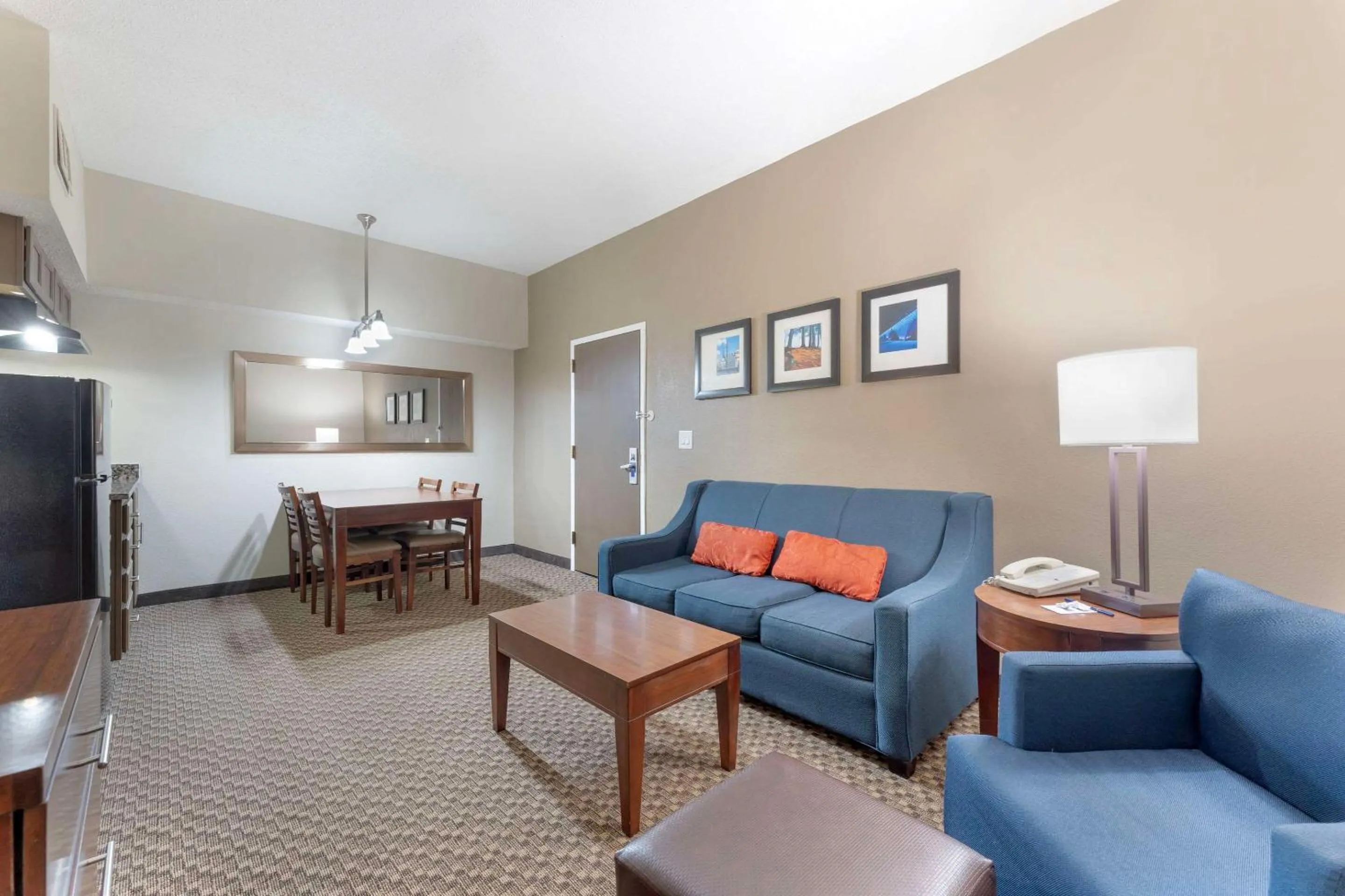 Bedroom in Comfort Inn & Suites Johnstown - Richland Town Center