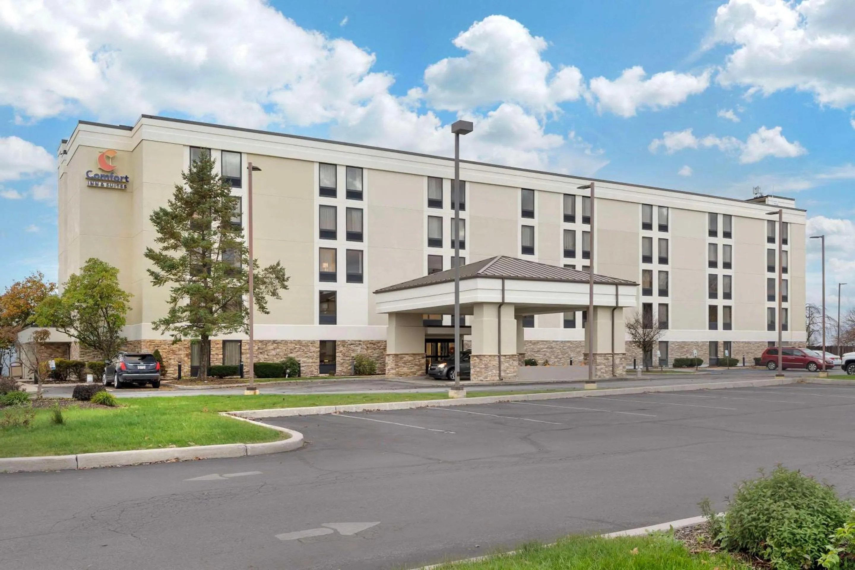 Property building in Comfort Inn & Suites Johnstown - Richland Town Center