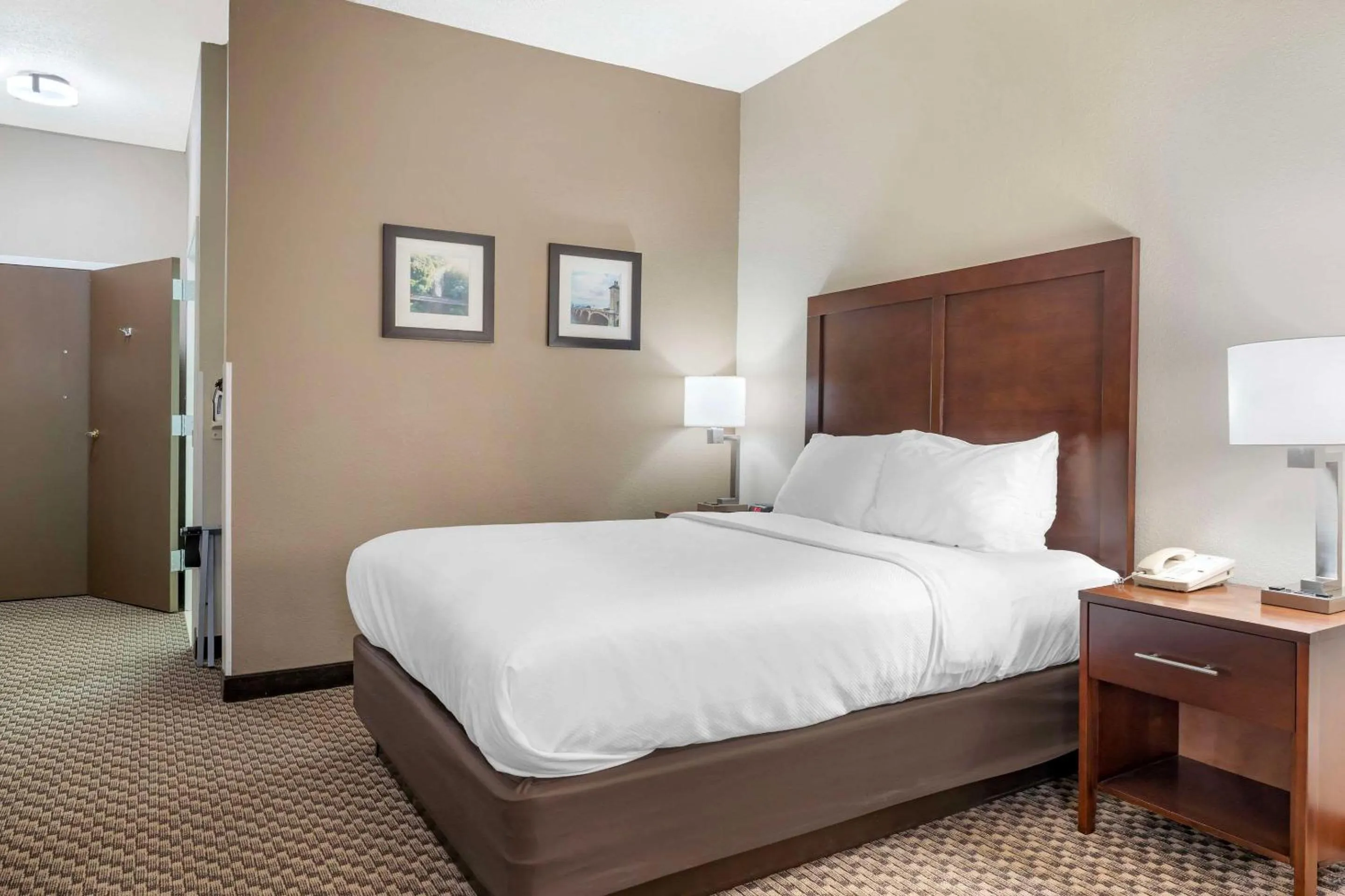 Bedroom, Bed in Comfort Inn & Suites Johnstown - Richland Town Center