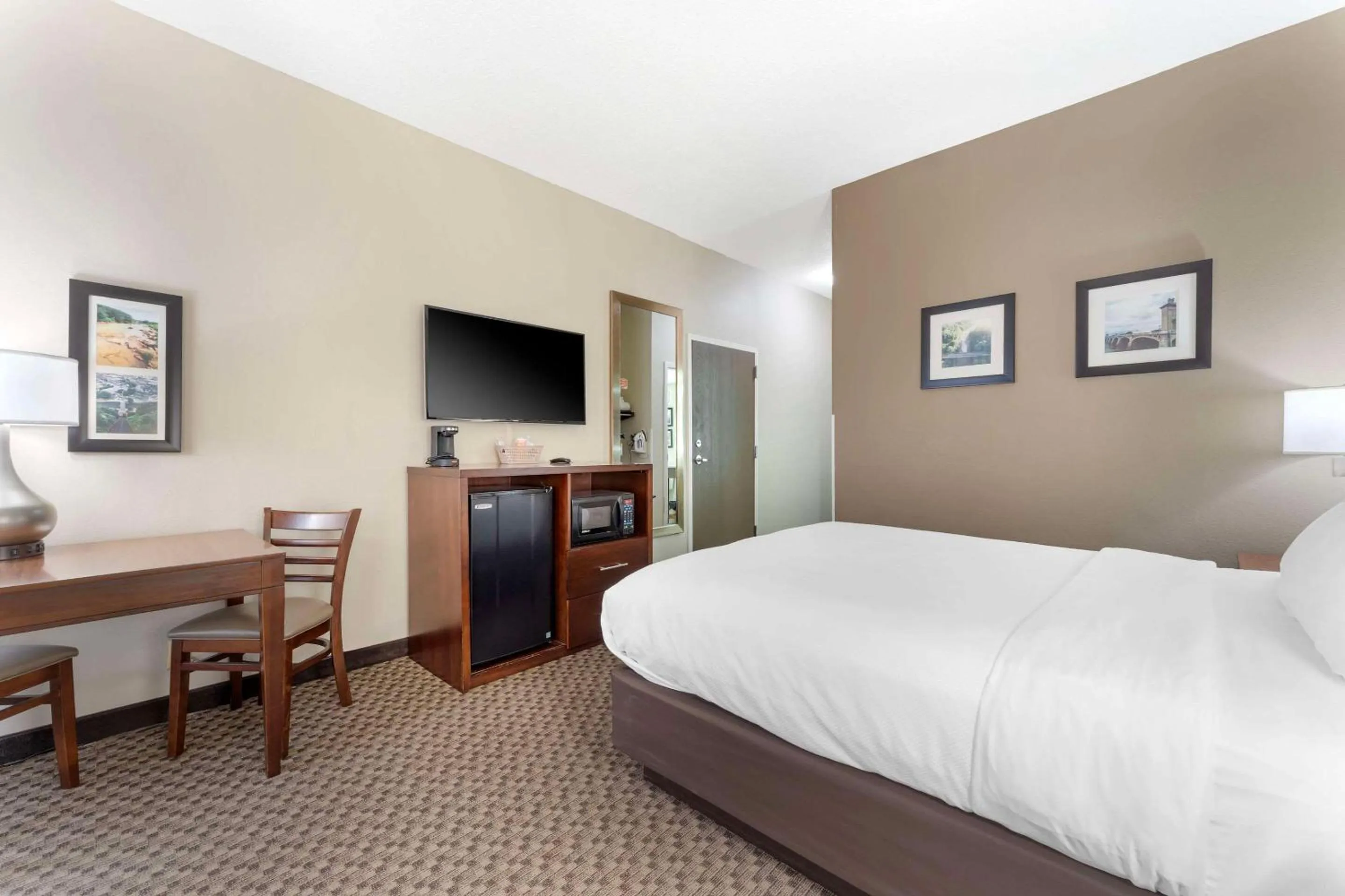 Bedroom, Bed in Comfort Inn & Suites Johnstown - Richland Town Center