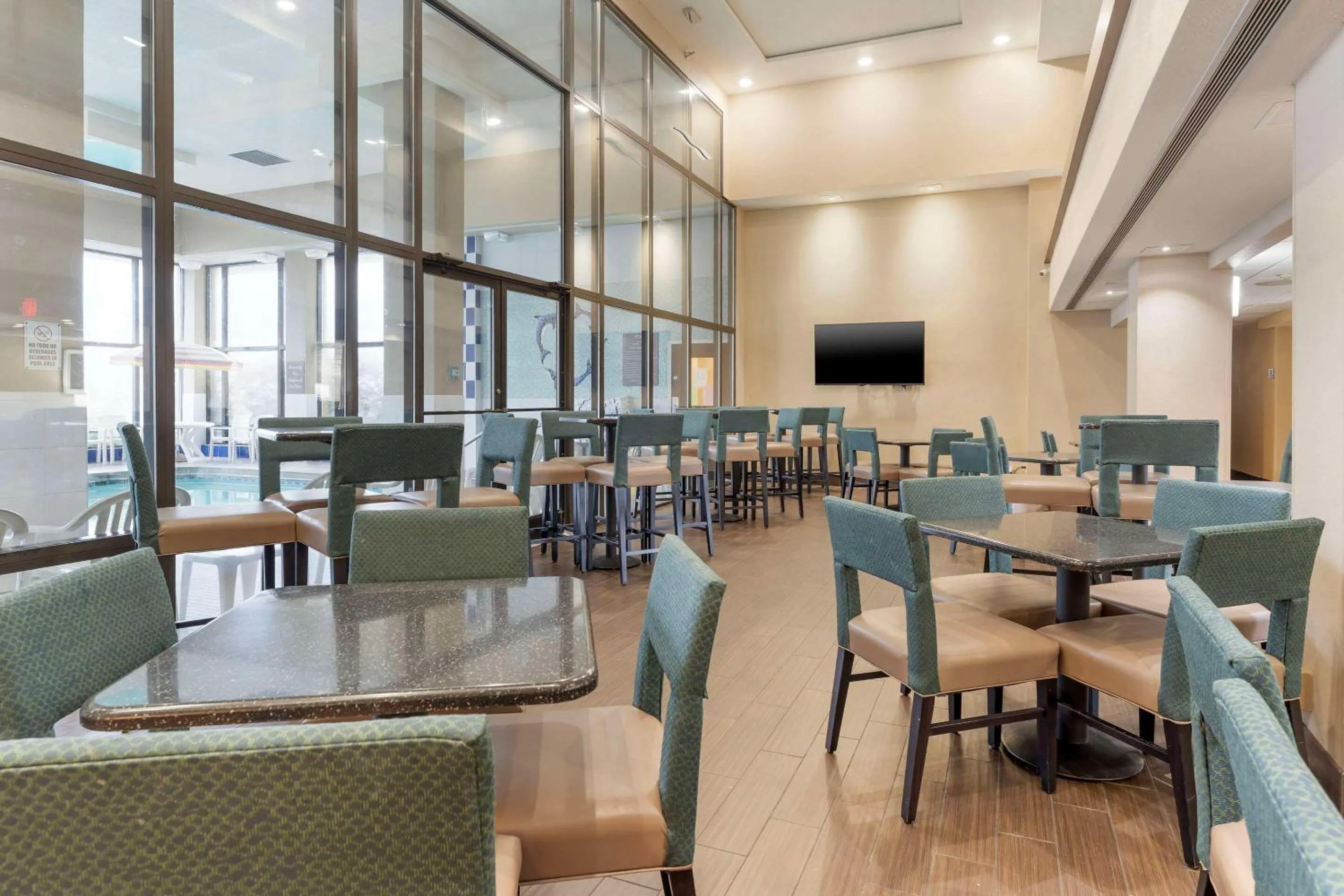 Breakfast in Comfort Inn & Suites Johnstown - Richland Town Center