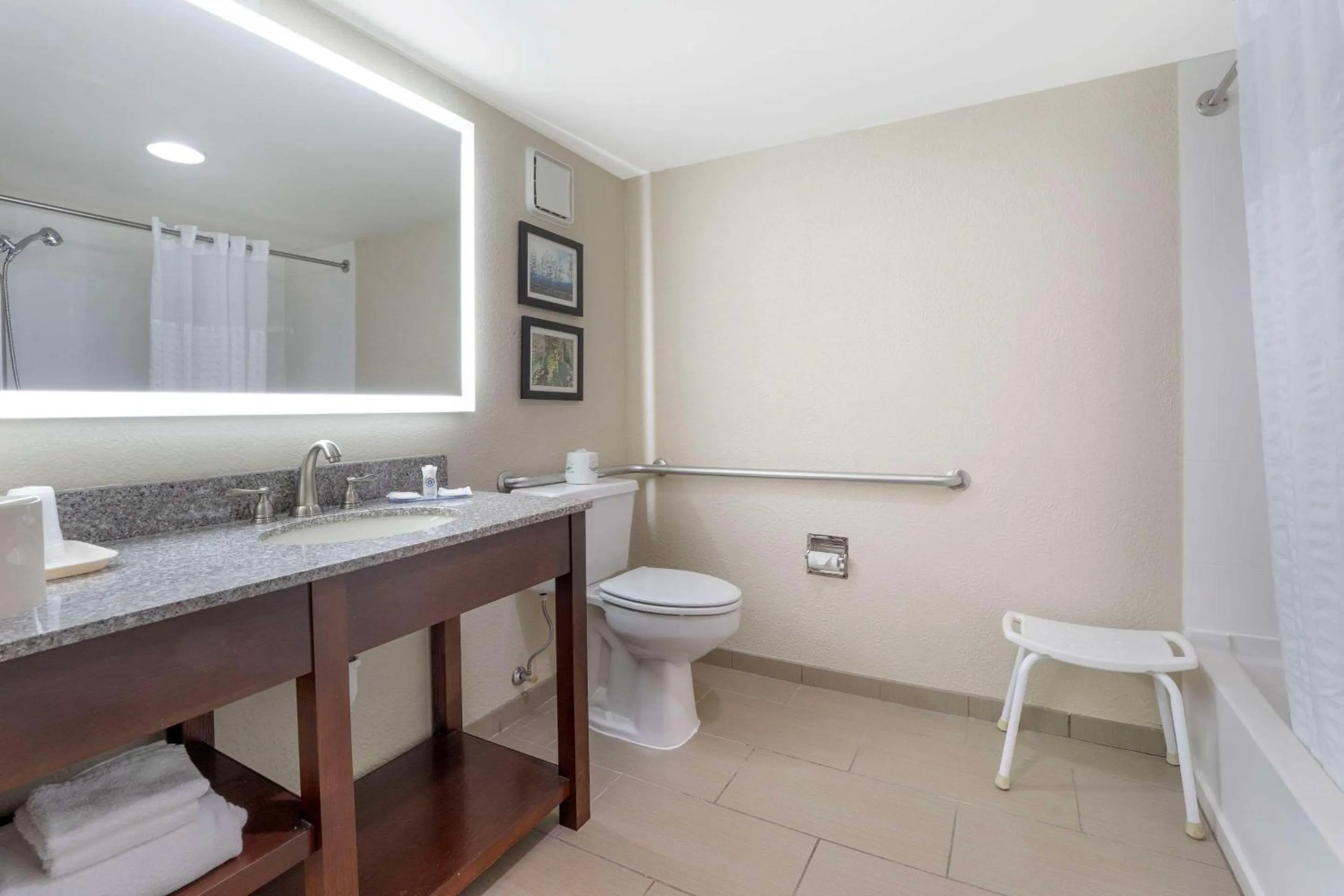 Bedroom in Comfort Inn & Suites Johnstown - Richland Town Center