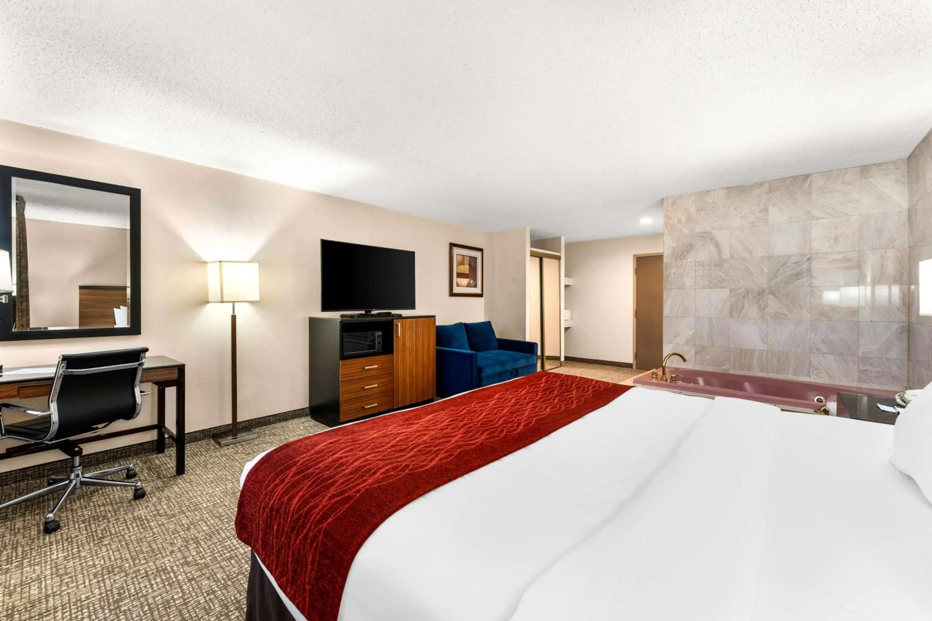 Bedroom, Bed in SureStay Plus by Best Western Reading North