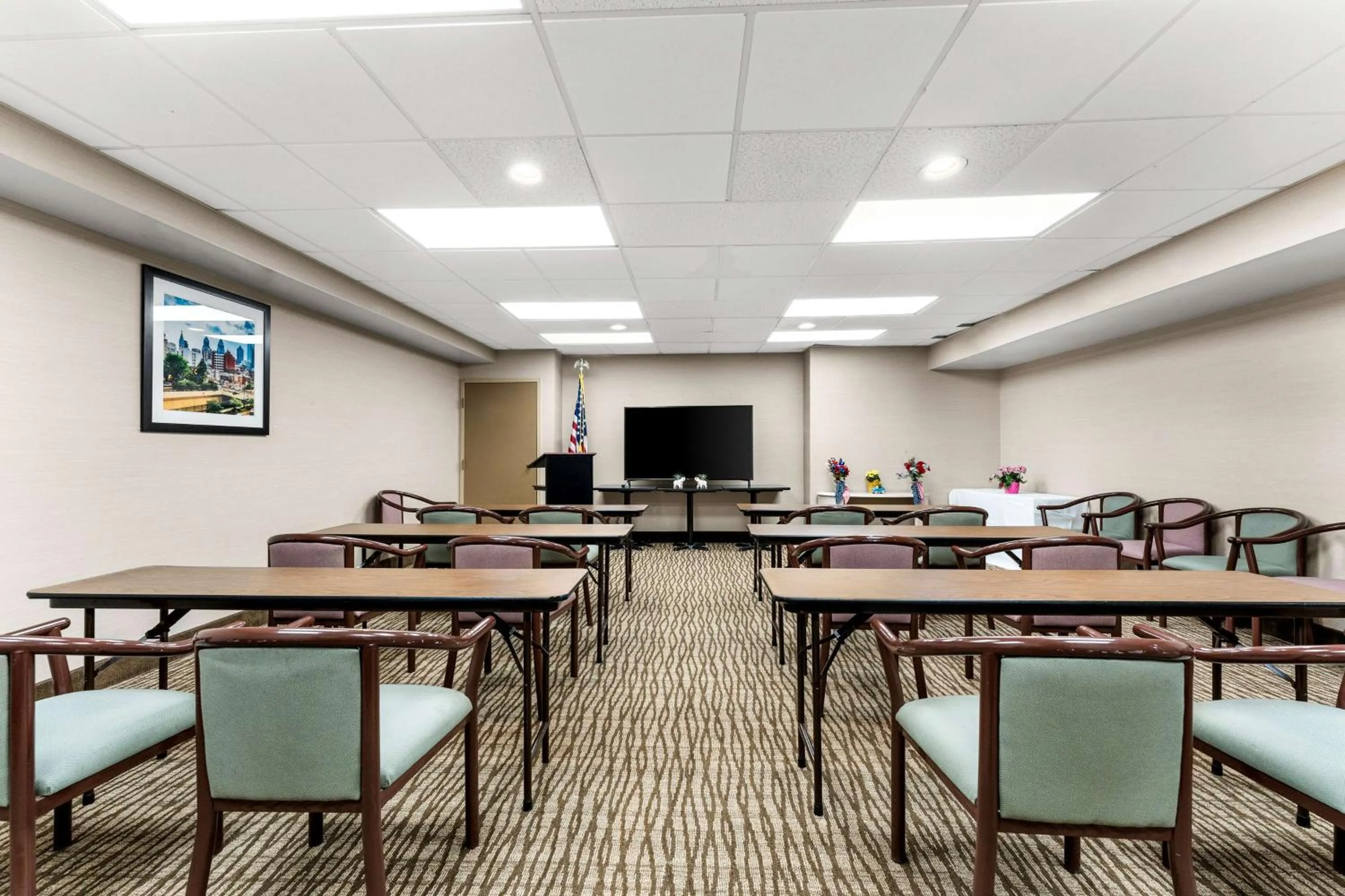 Meeting/conference room in SureStay Plus by Best Western Reading North