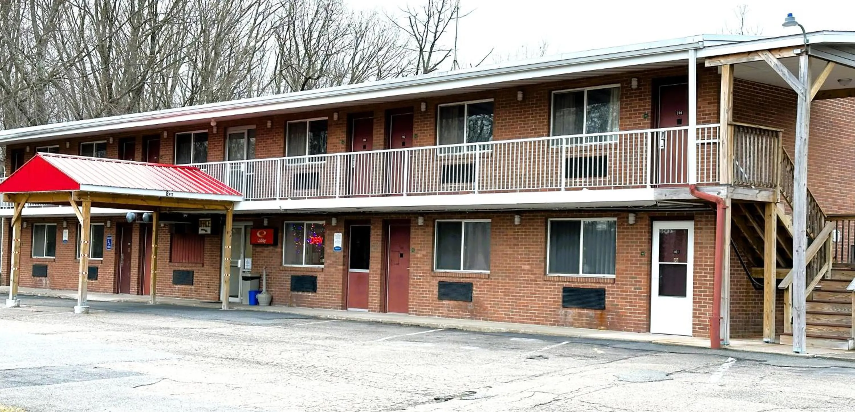 Property building in Econo Lodge Drums