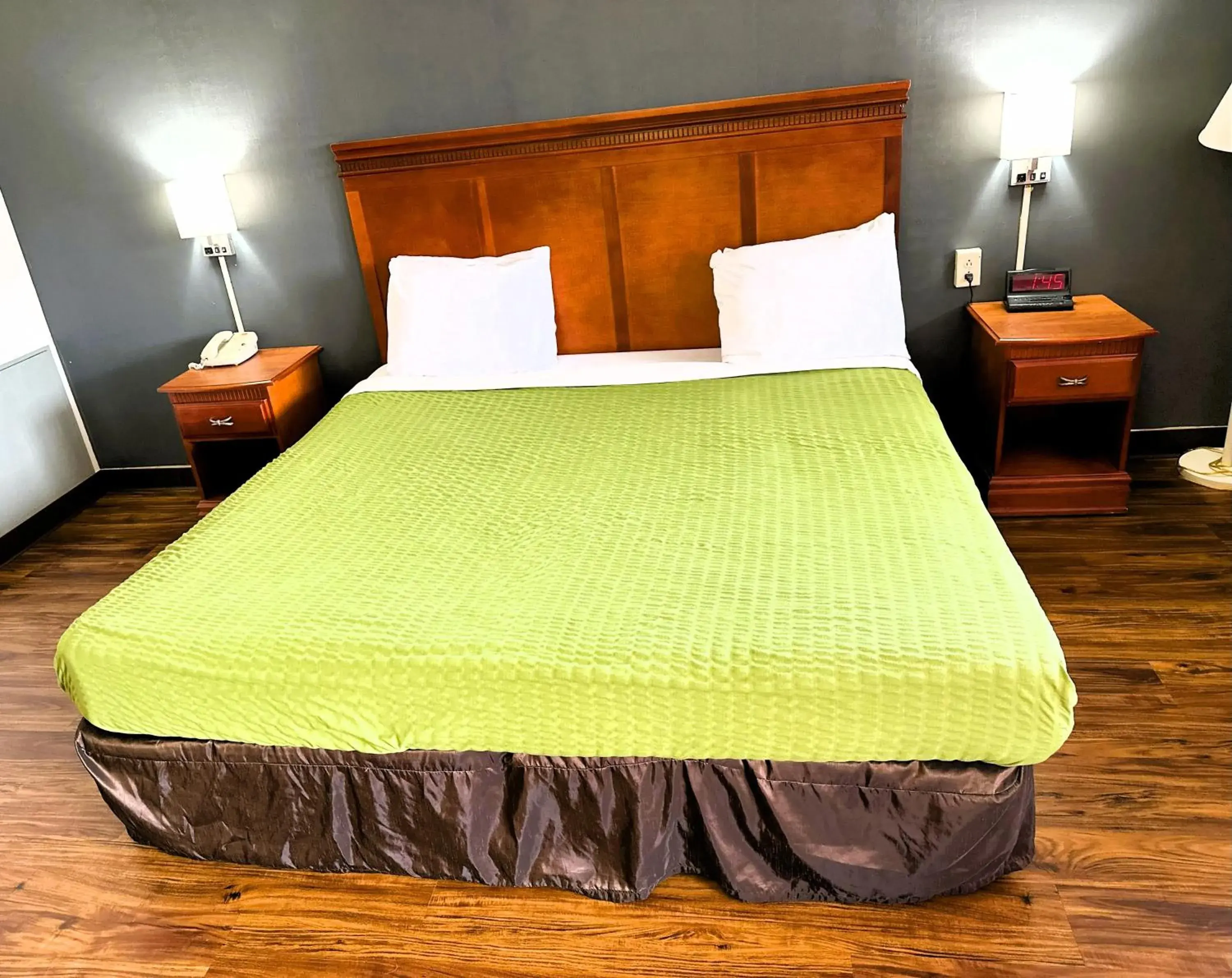 King Room - Non Smoking in Econo Lodge Drums King Room - Non Smoking in Econo Lodge Drums