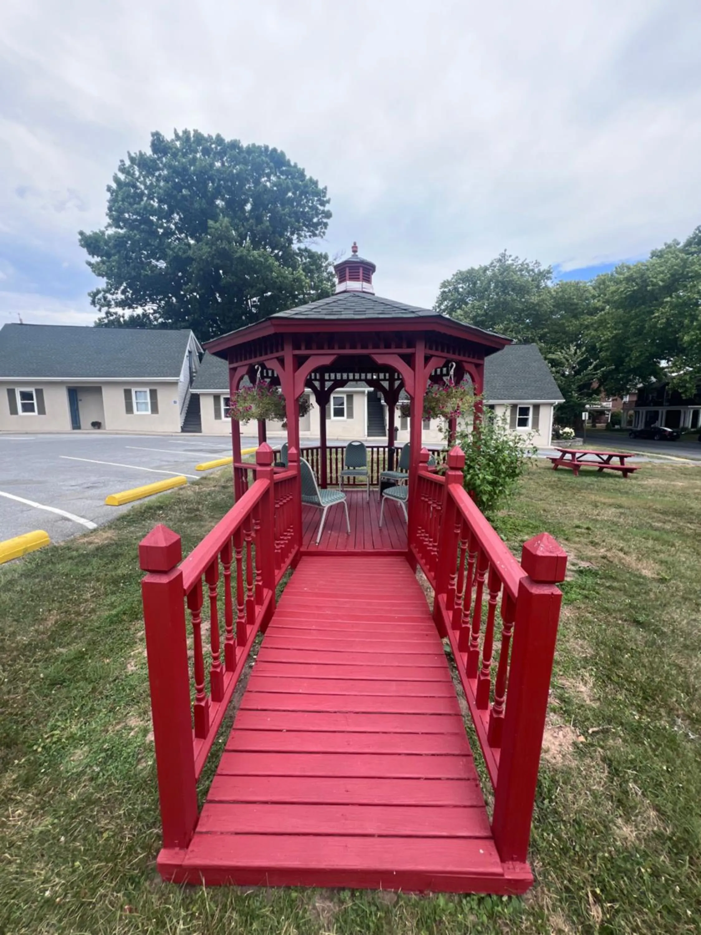 Property building in Rodeway Inn & Suites Hershey Chocolate Avenue