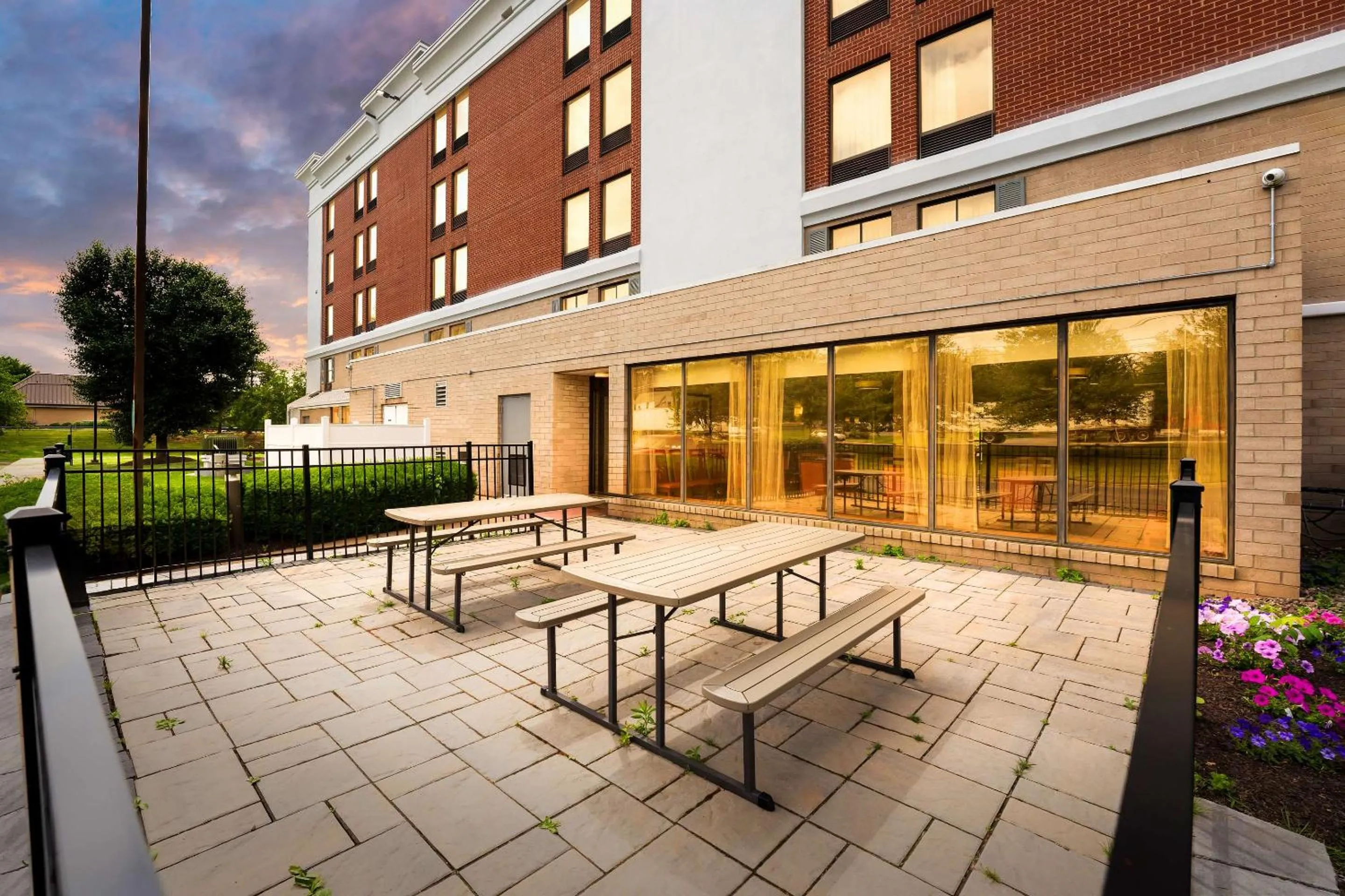 Property building in Comfort Inn Lehigh Valley West