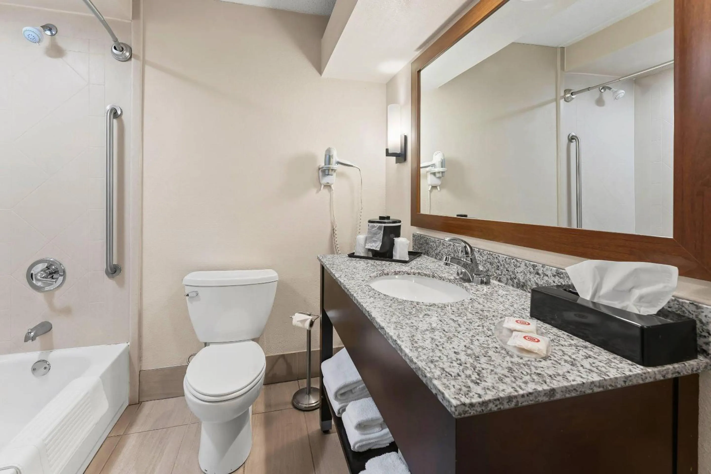 Bedroom in Comfort Inn Lehigh Valley West