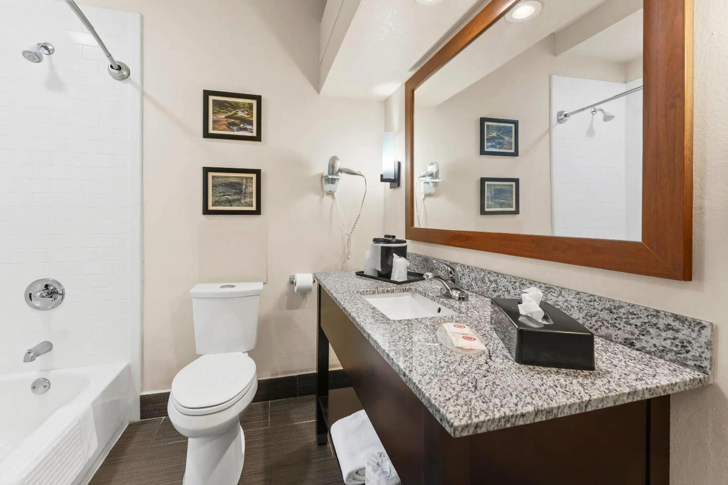 Bedroom in Comfort Inn Lehigh Valley West