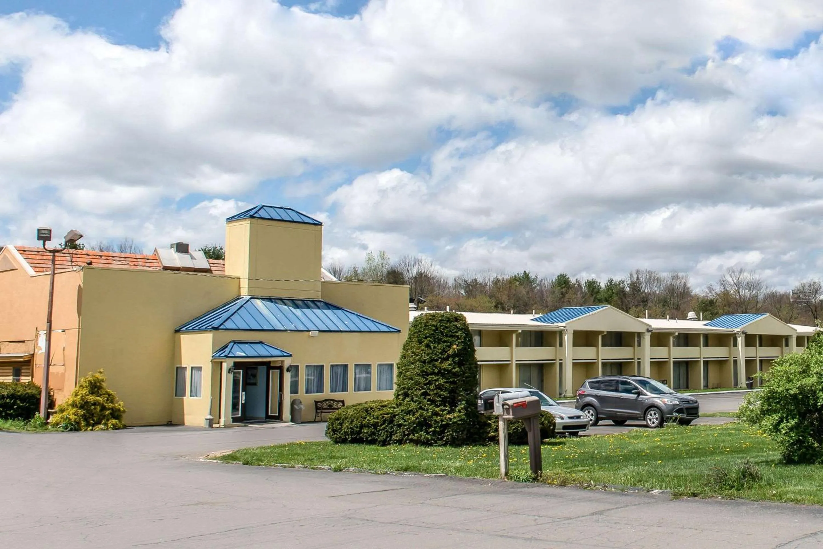 Property Building in Rodeway Inn Brookville