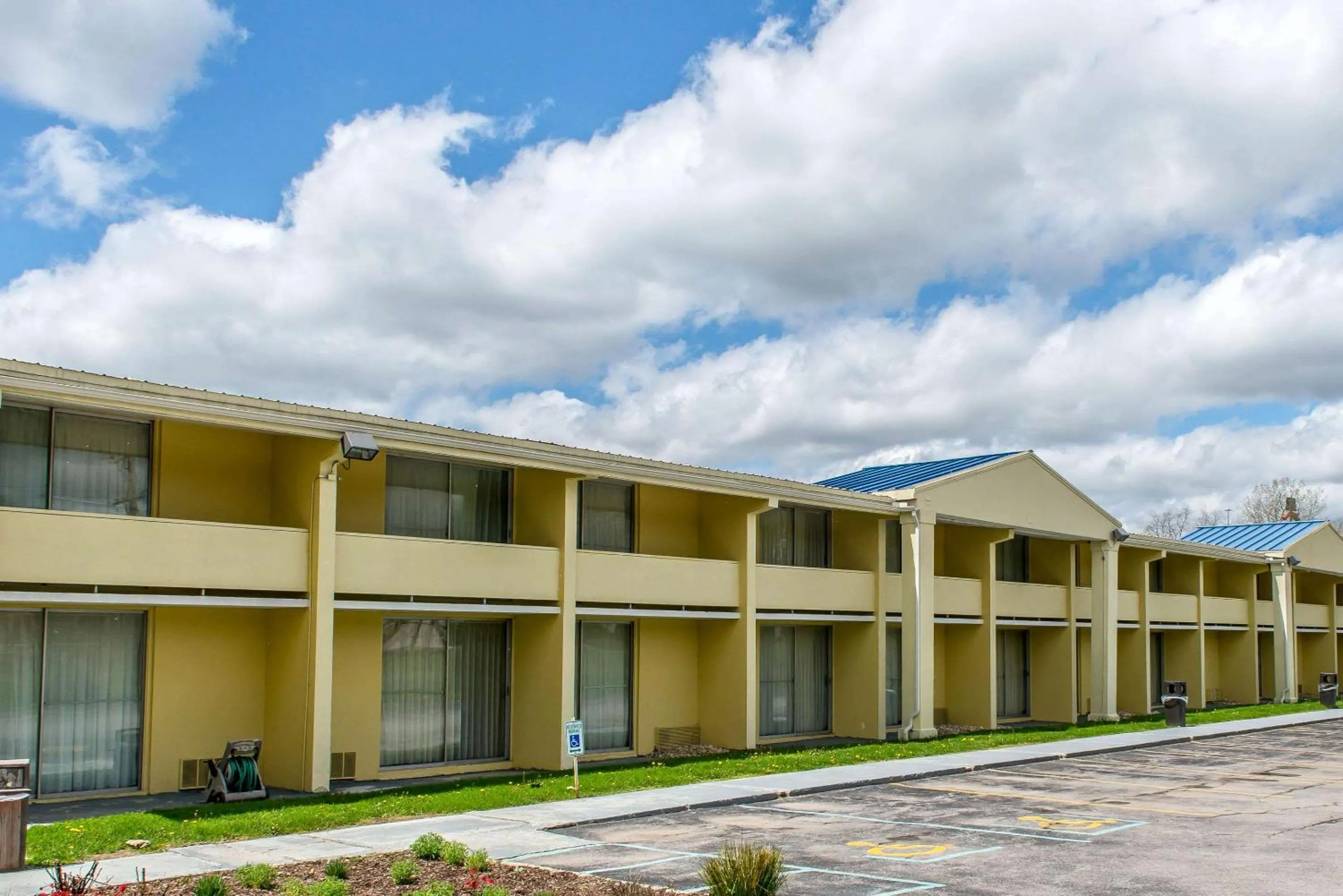 Property Building in Rodeway Inn Brookville