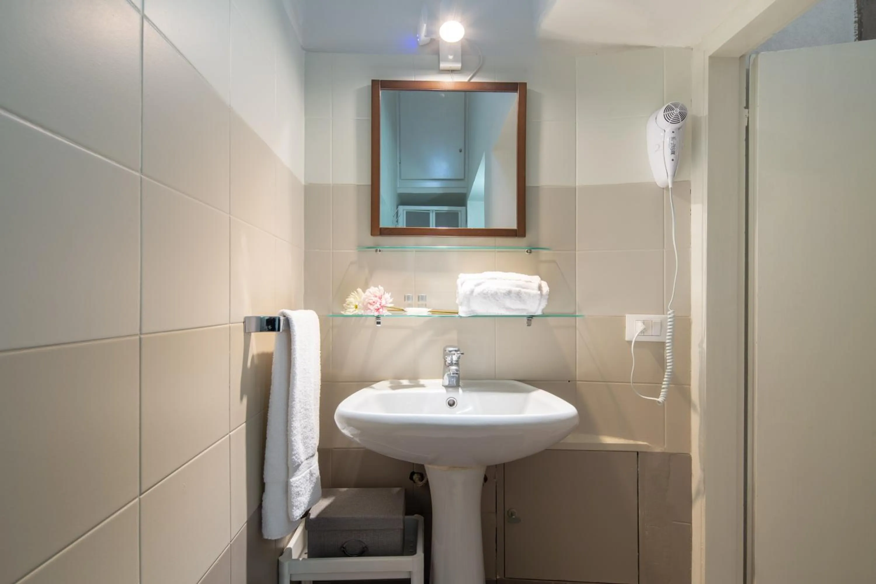 Bathroom in Vellutini by Mmega