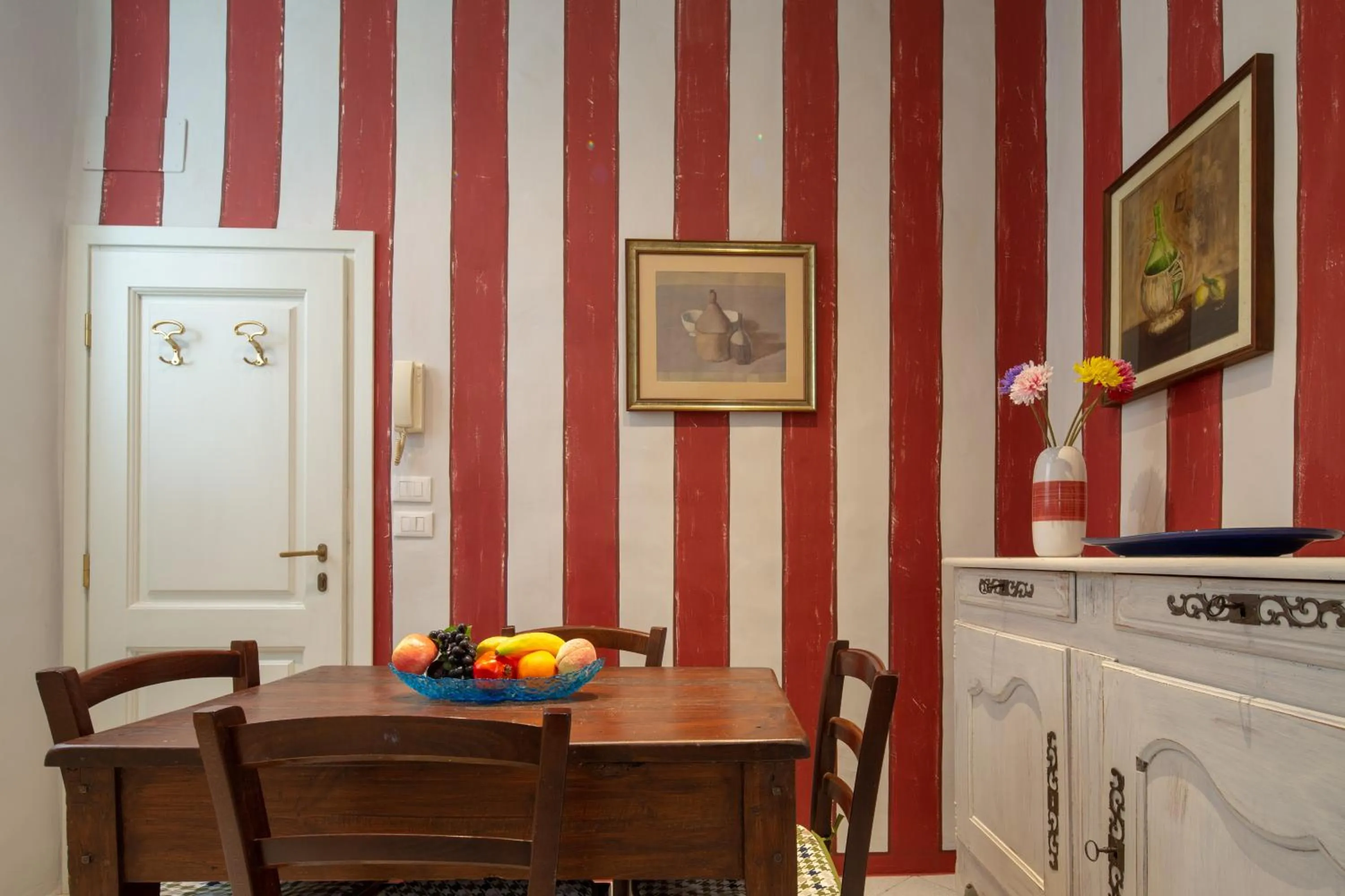 Kitchen or kitchenette in Vellutini by Mmega