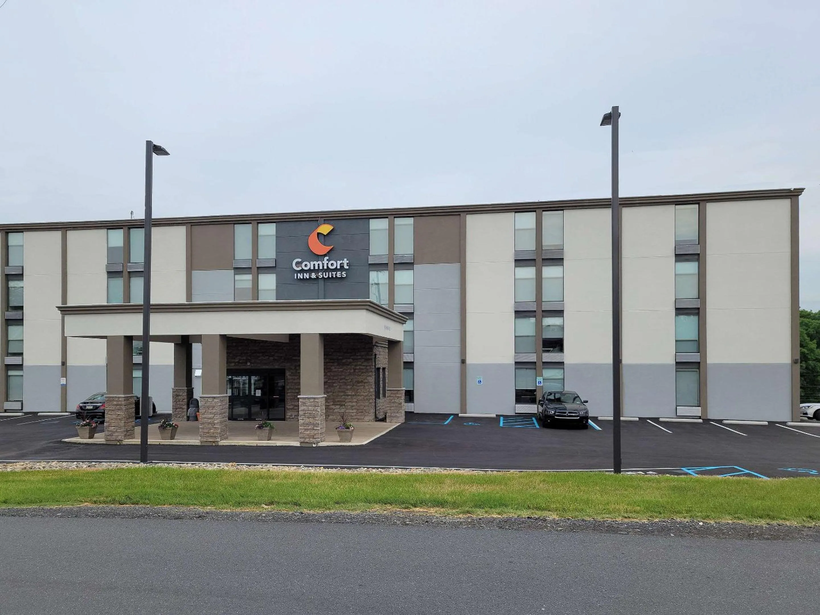 Property building in Comfort Inn & Suites Wyomissing-Reading