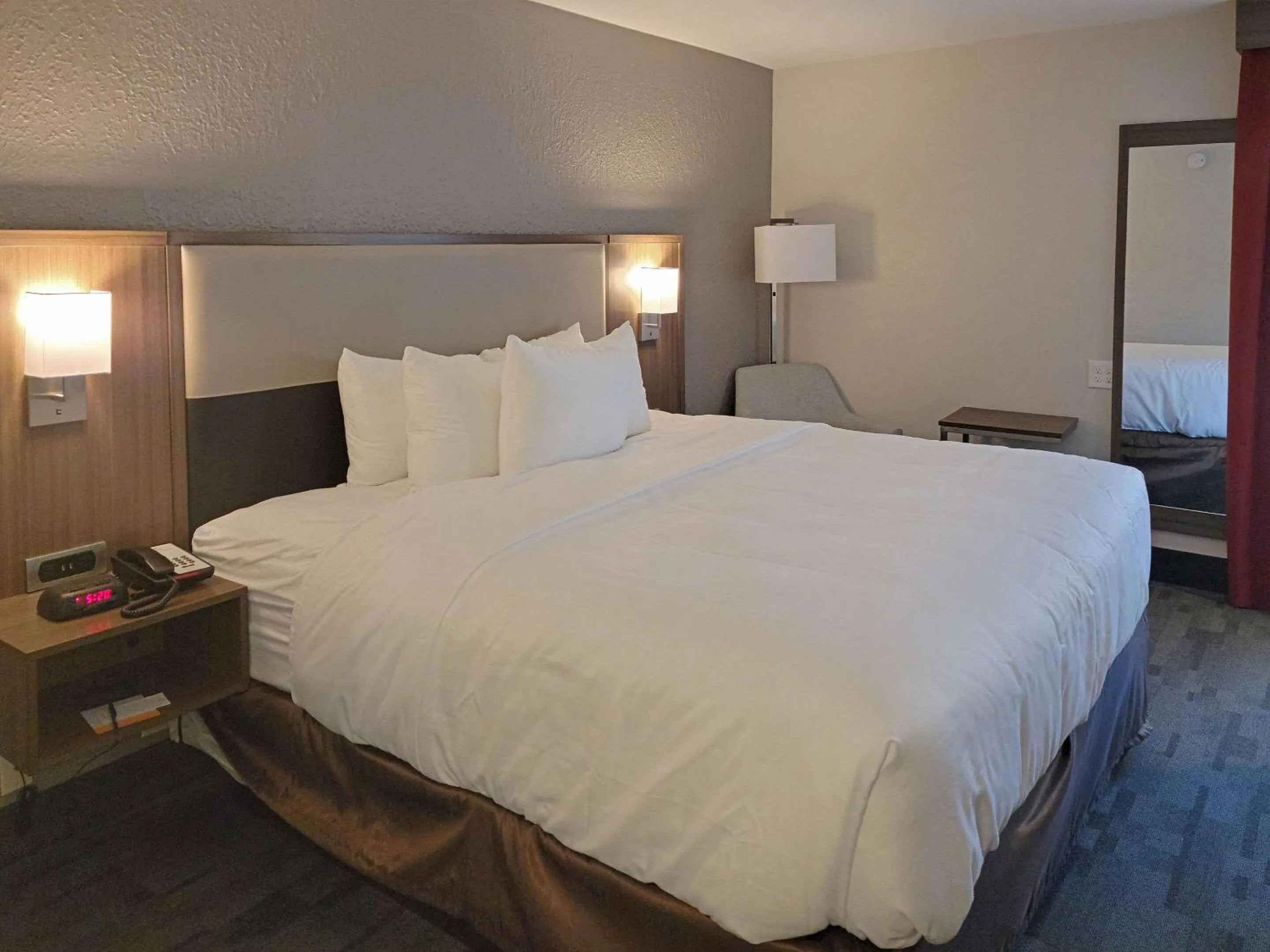 Bed in Comfort Inn & Suites Wyomissing-Reading