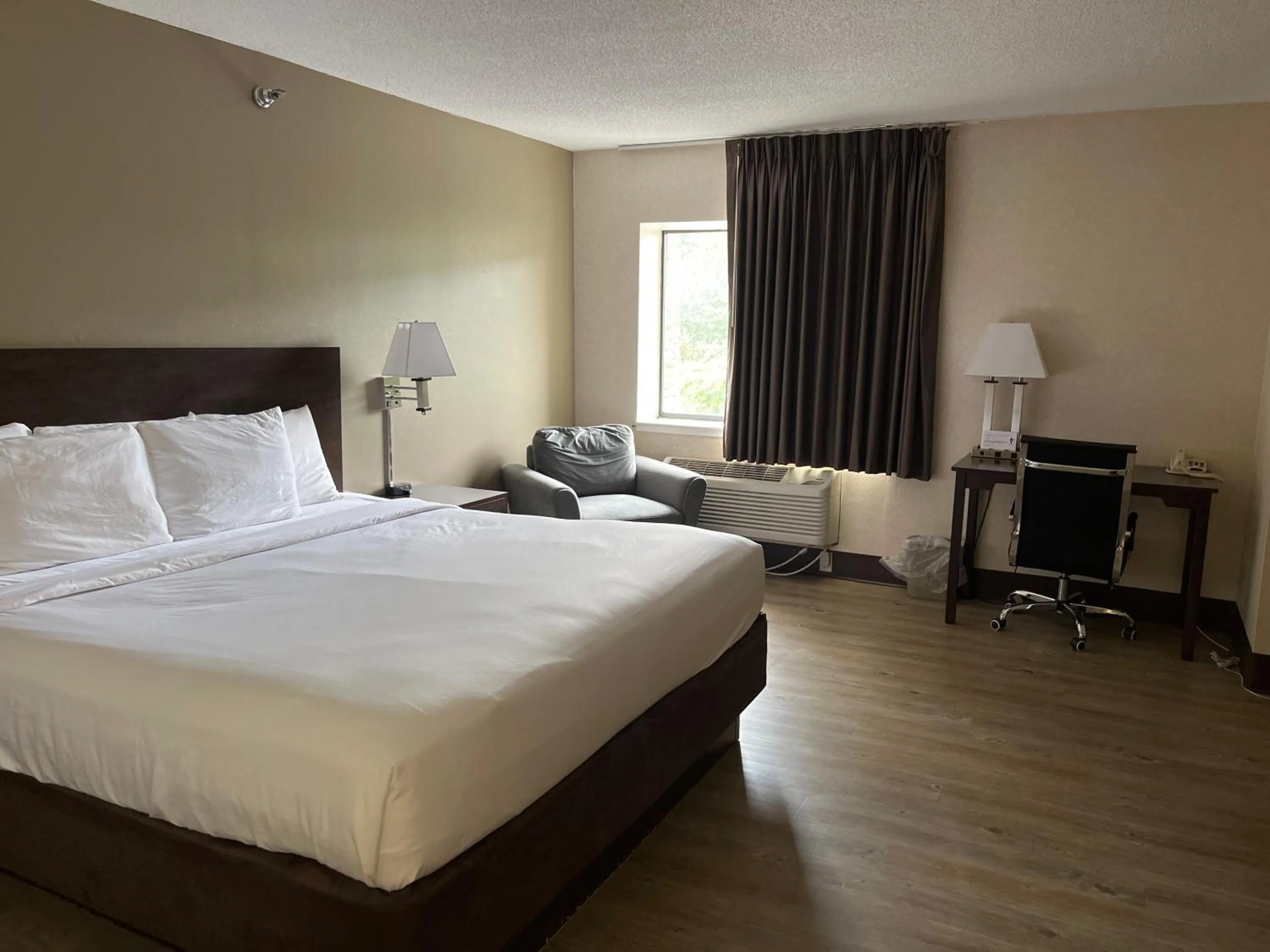 Bed in Quality Inn Wilkes-Barre near Arena