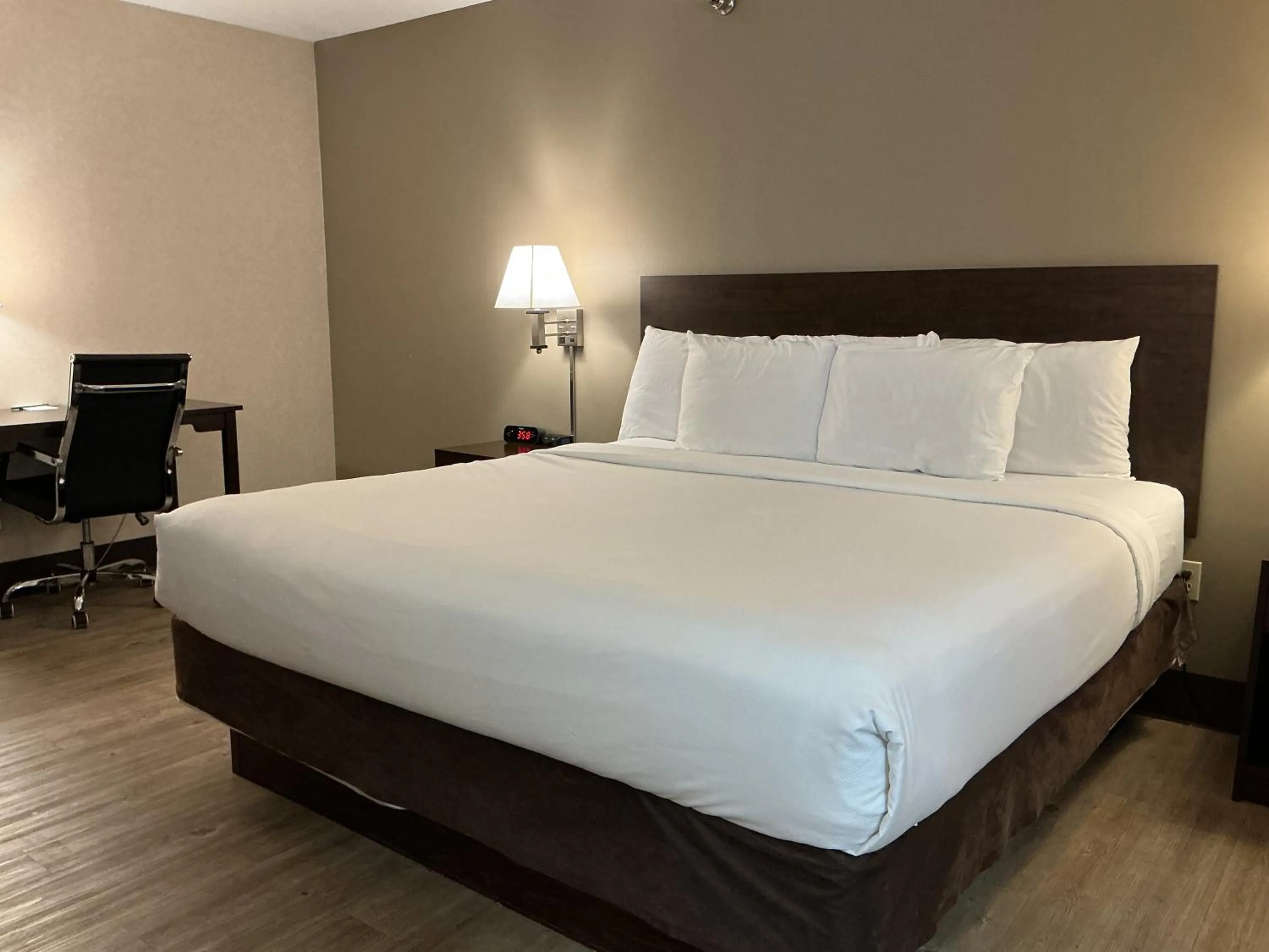 Bed in Quality Inn Wilkes-Barre near Arena