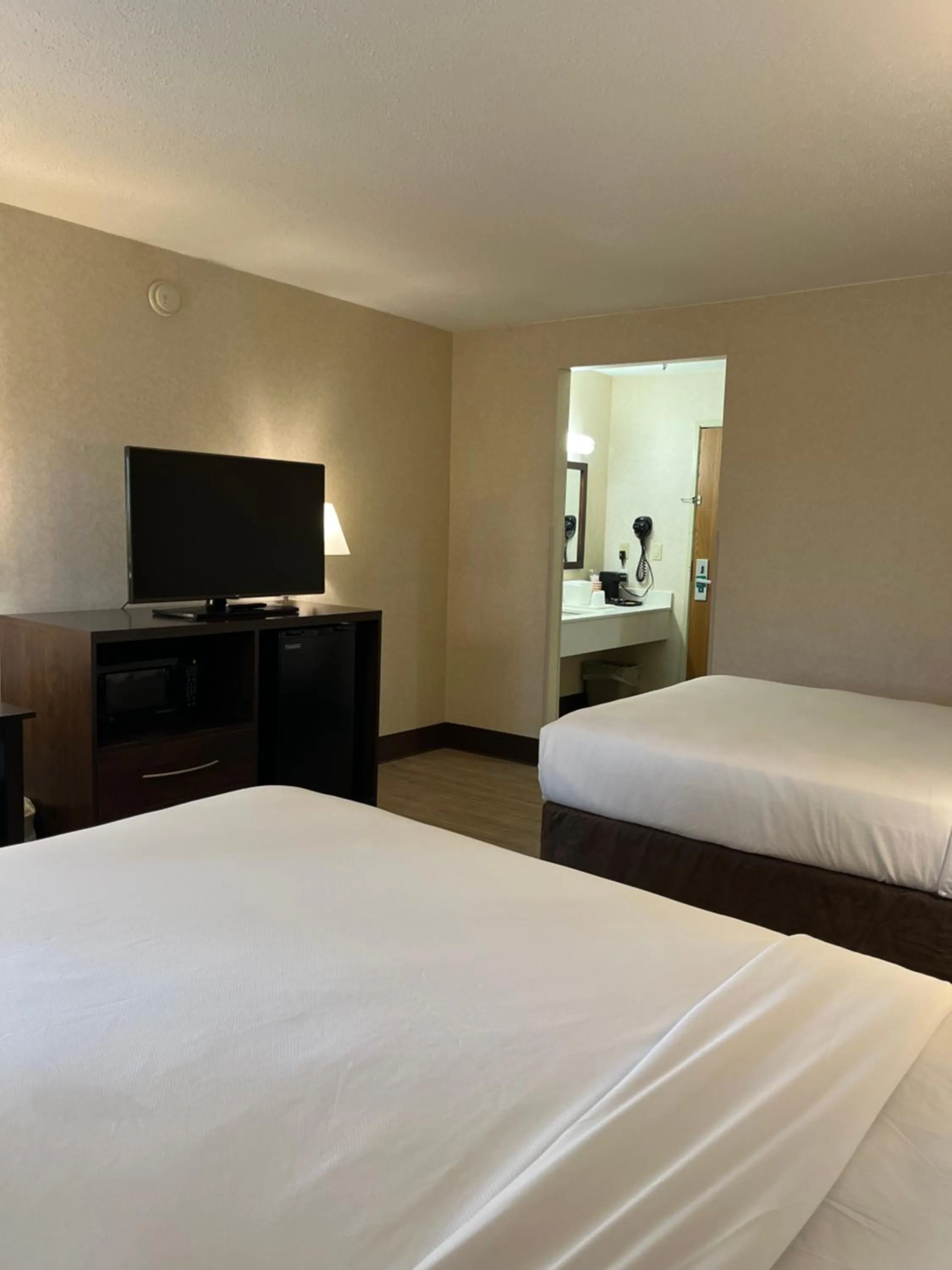 Bed in Quality Inn Wilkes-Barre near Arena