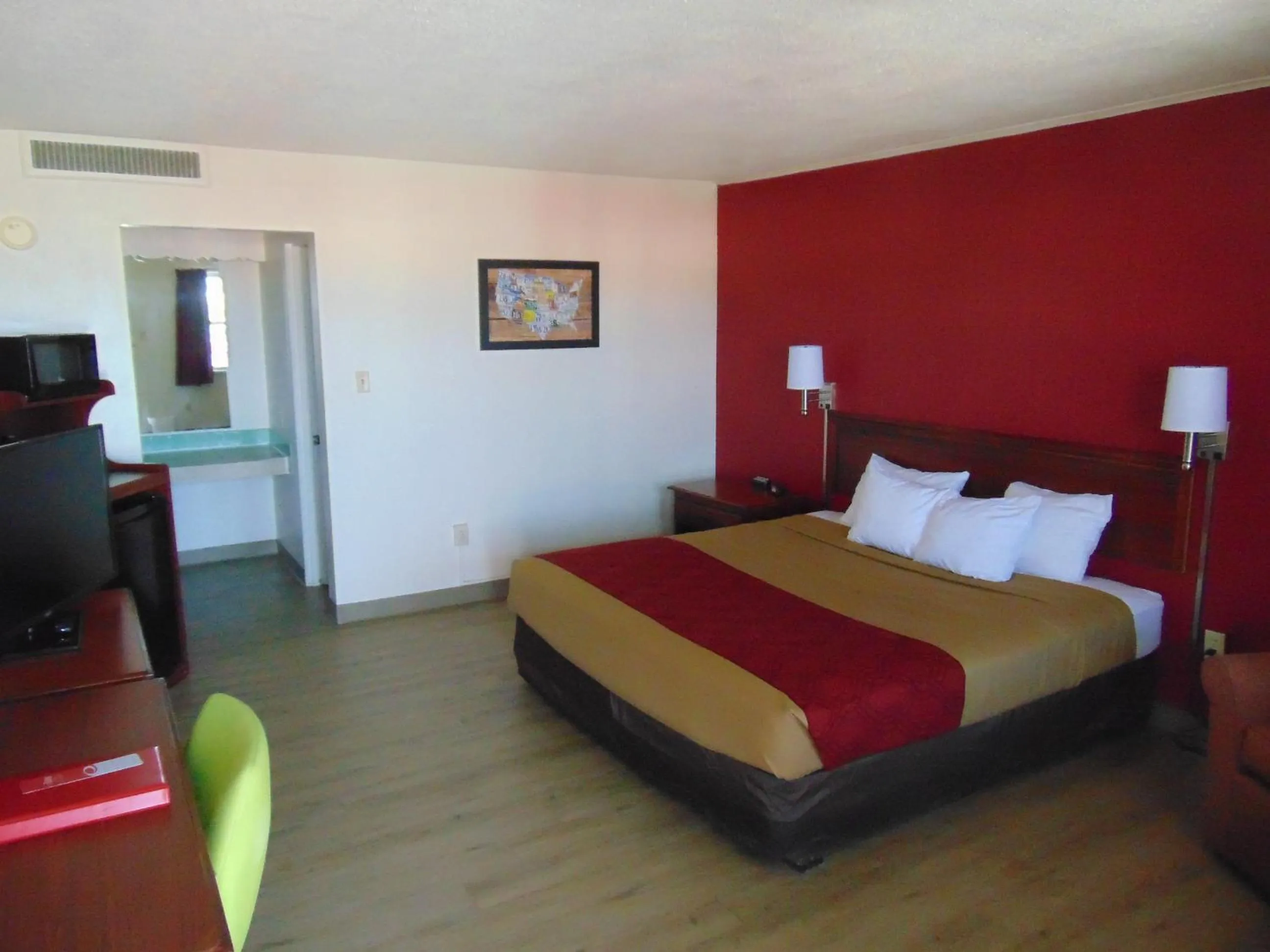 Bed in Econo Lodge Williamsport