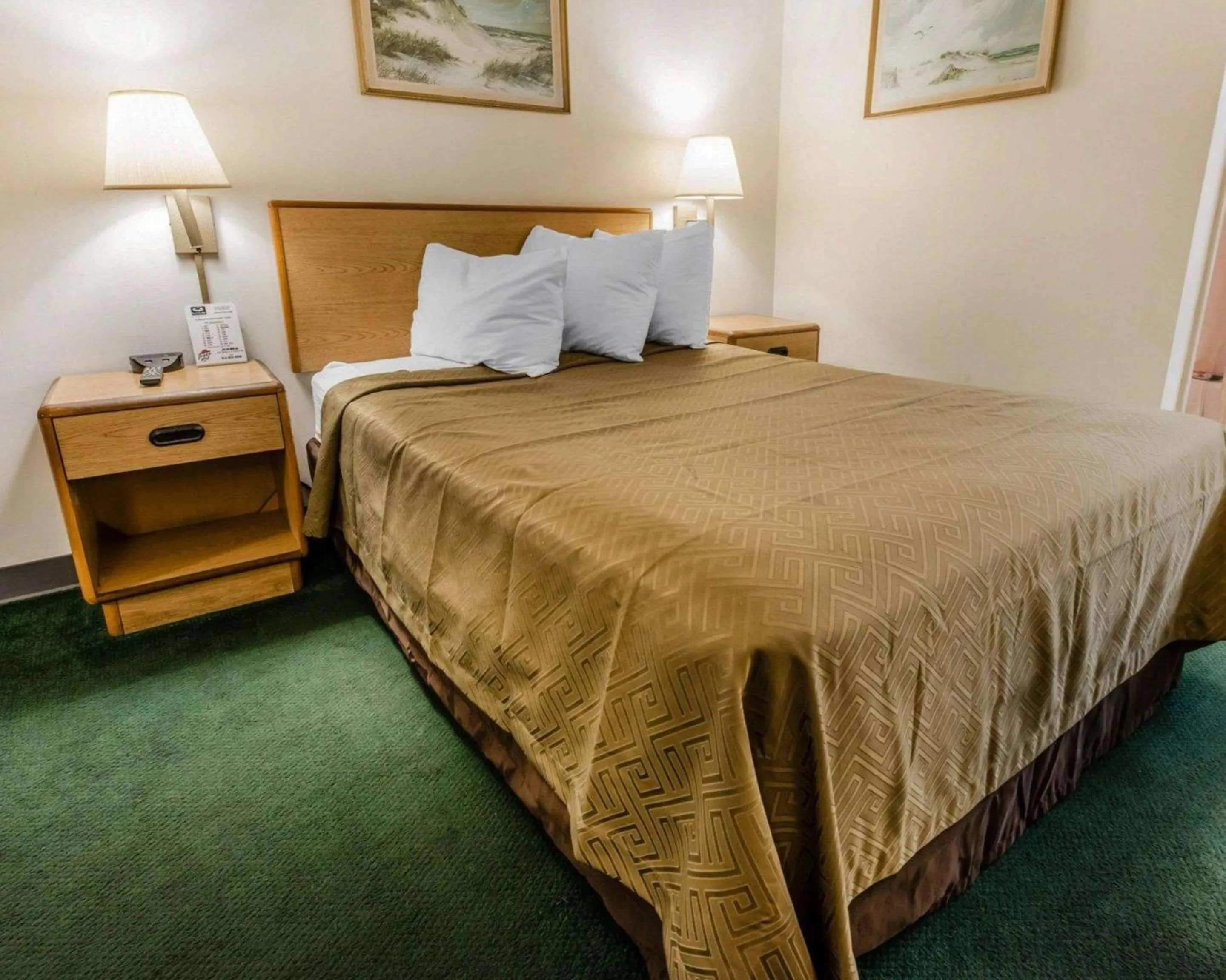 Photo of the whole room in Econo Lodge Altoona I-99