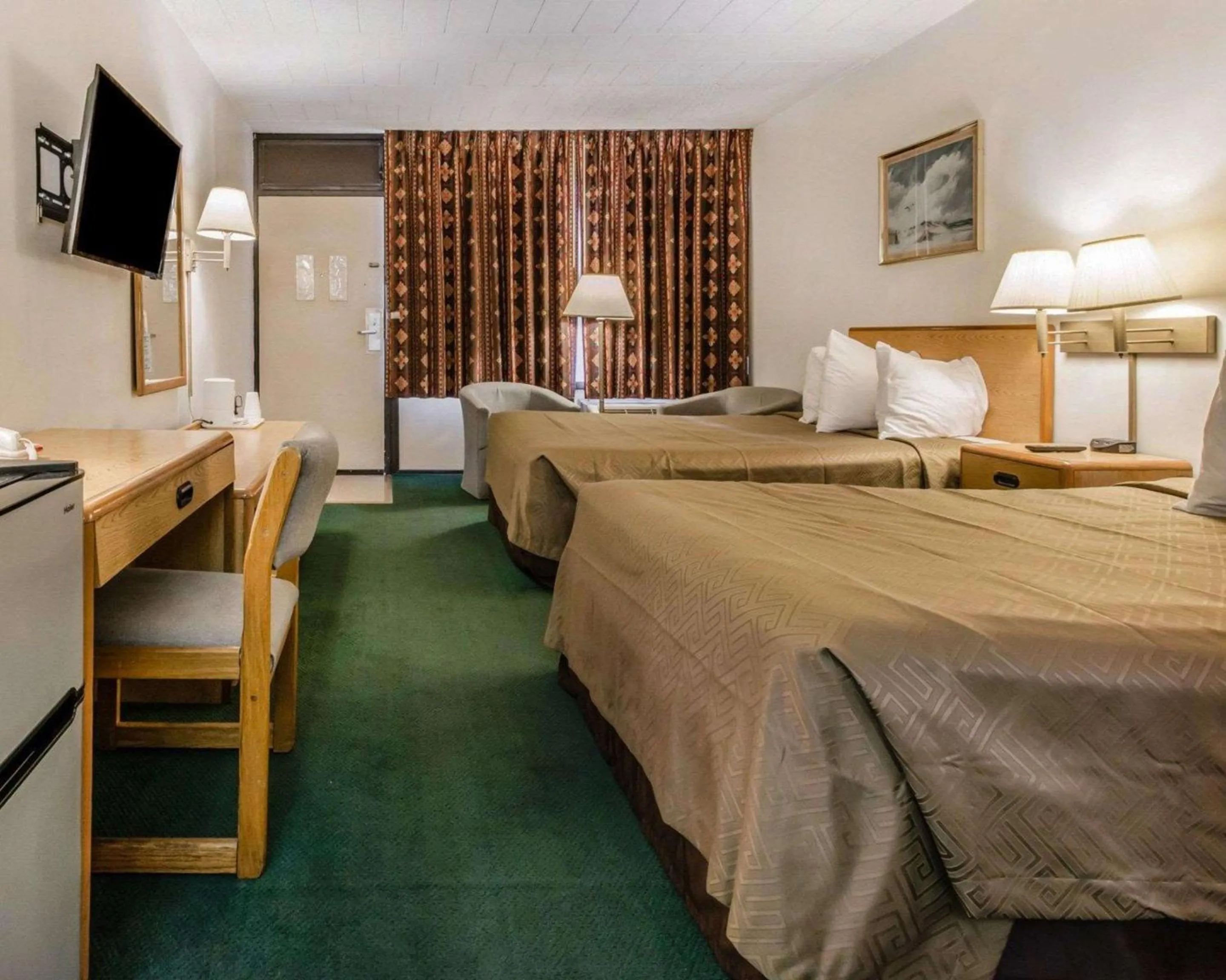 Photo of the whole room in Econo Lodge Altoona I-99