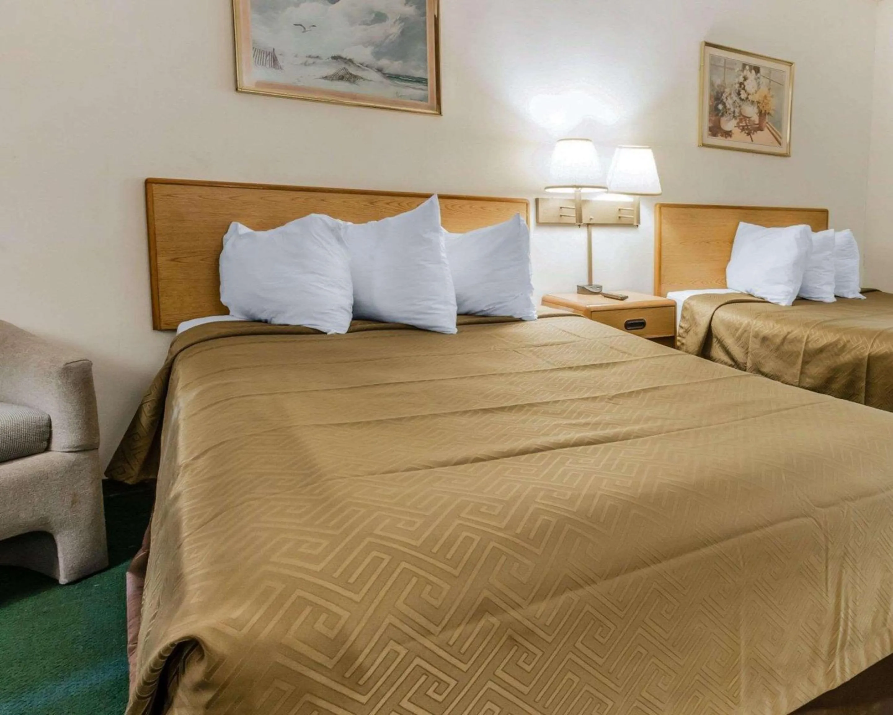 Photo of the whole room in Econo Lodge Altoona I-99