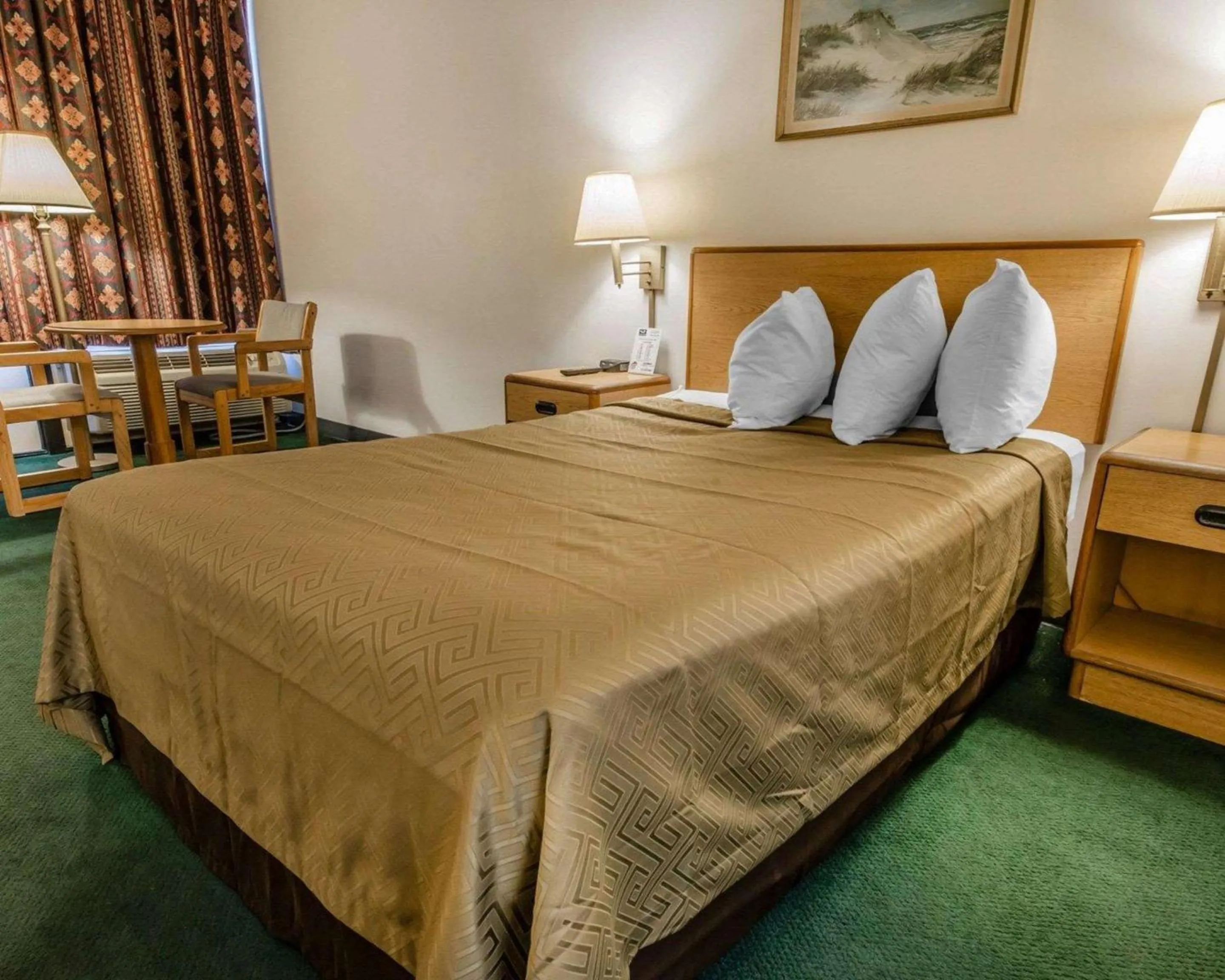 Photo of the whole room in Econo Lodge Altoona I-99