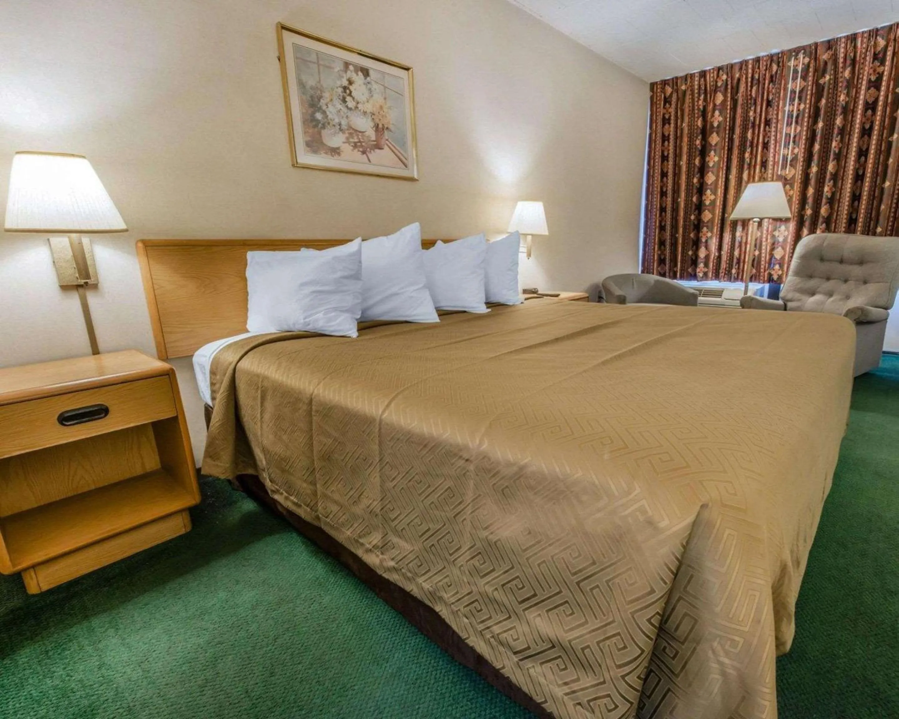 Photo of the whole room in Econo Lodge Altoona I-99