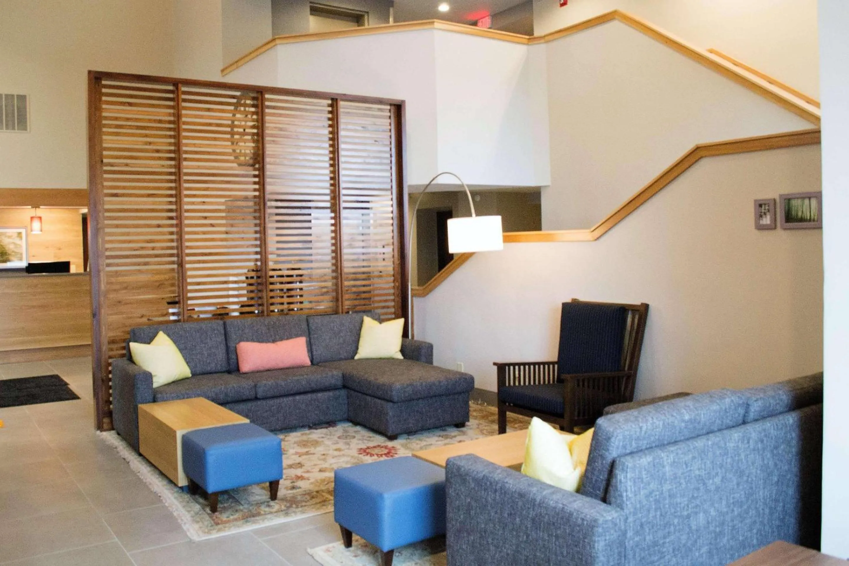 Lobby or reception in Country Inn & Suites by Radisson, Erie, PA