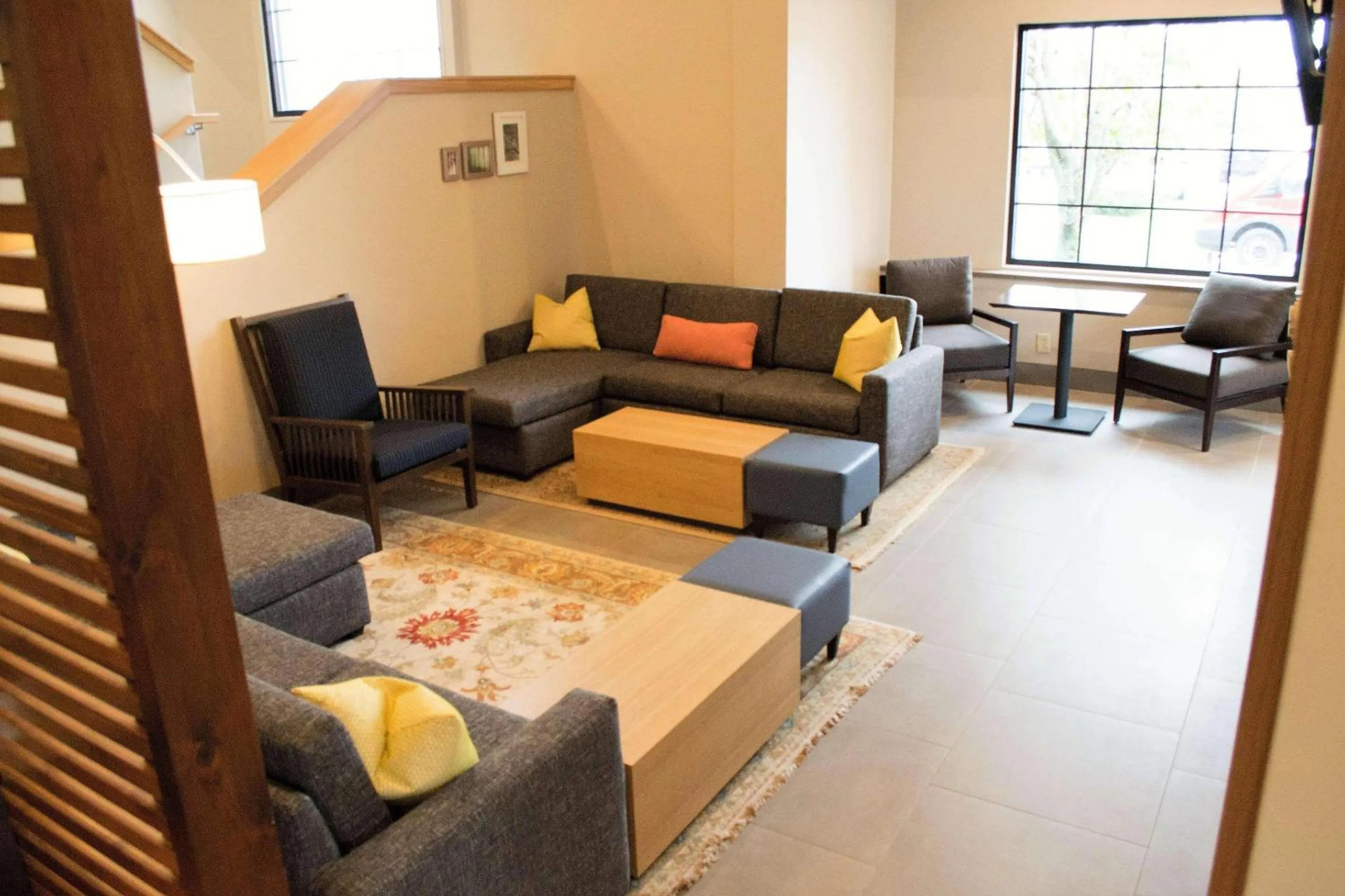 Lobby or reception in Country Inn & Suites by Radisson, Erie, PA