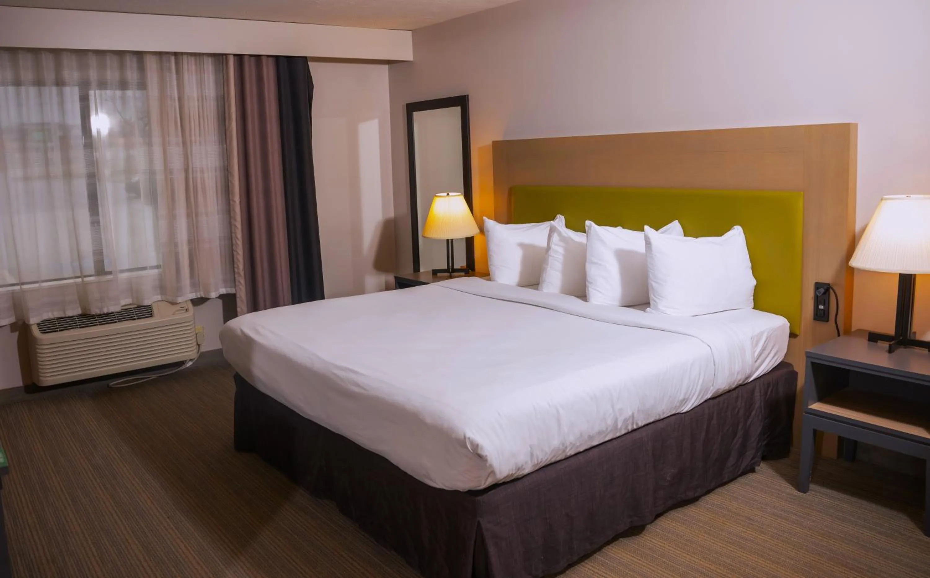 Bed in Country Inn & Suites by Radisson, Erie, PA