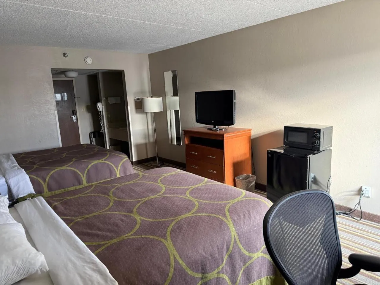 Bed in Super 8 by Wyndham Chambersburg I-81