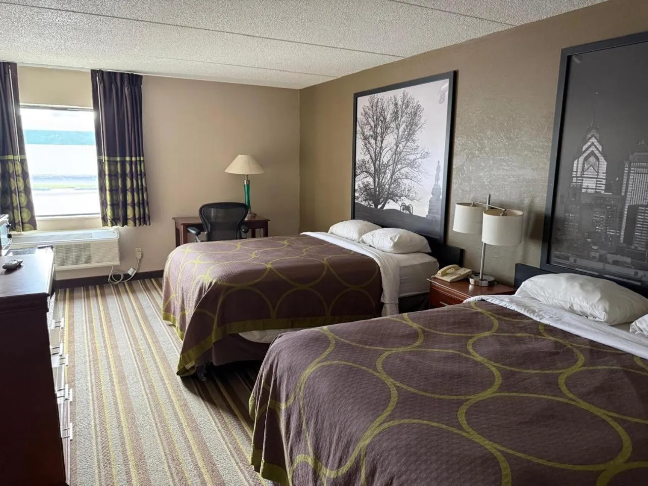 Bed in Super 8 by Wyndham Chambersburg I-81