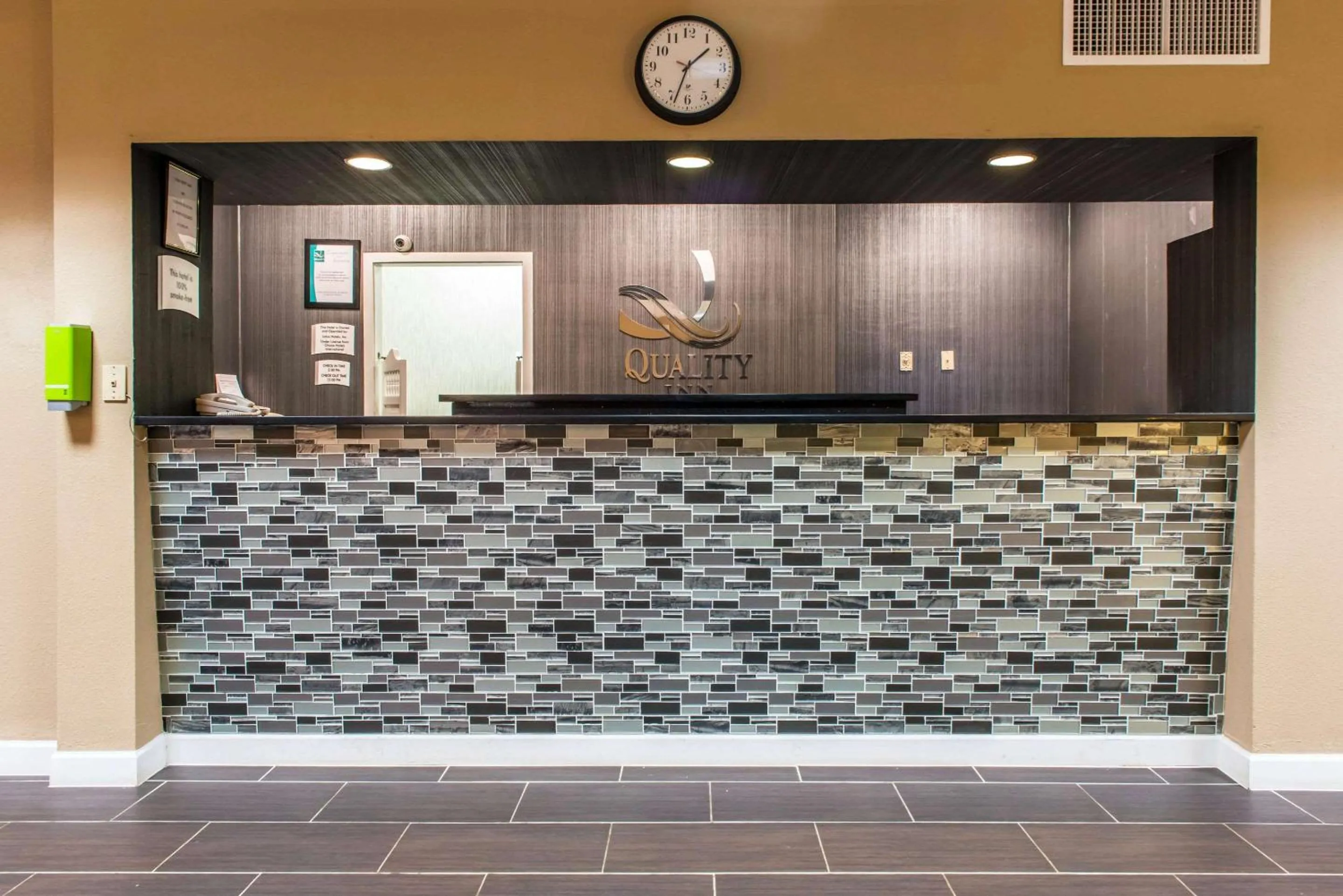 Lobby or reception in Quality Inn New Kensington