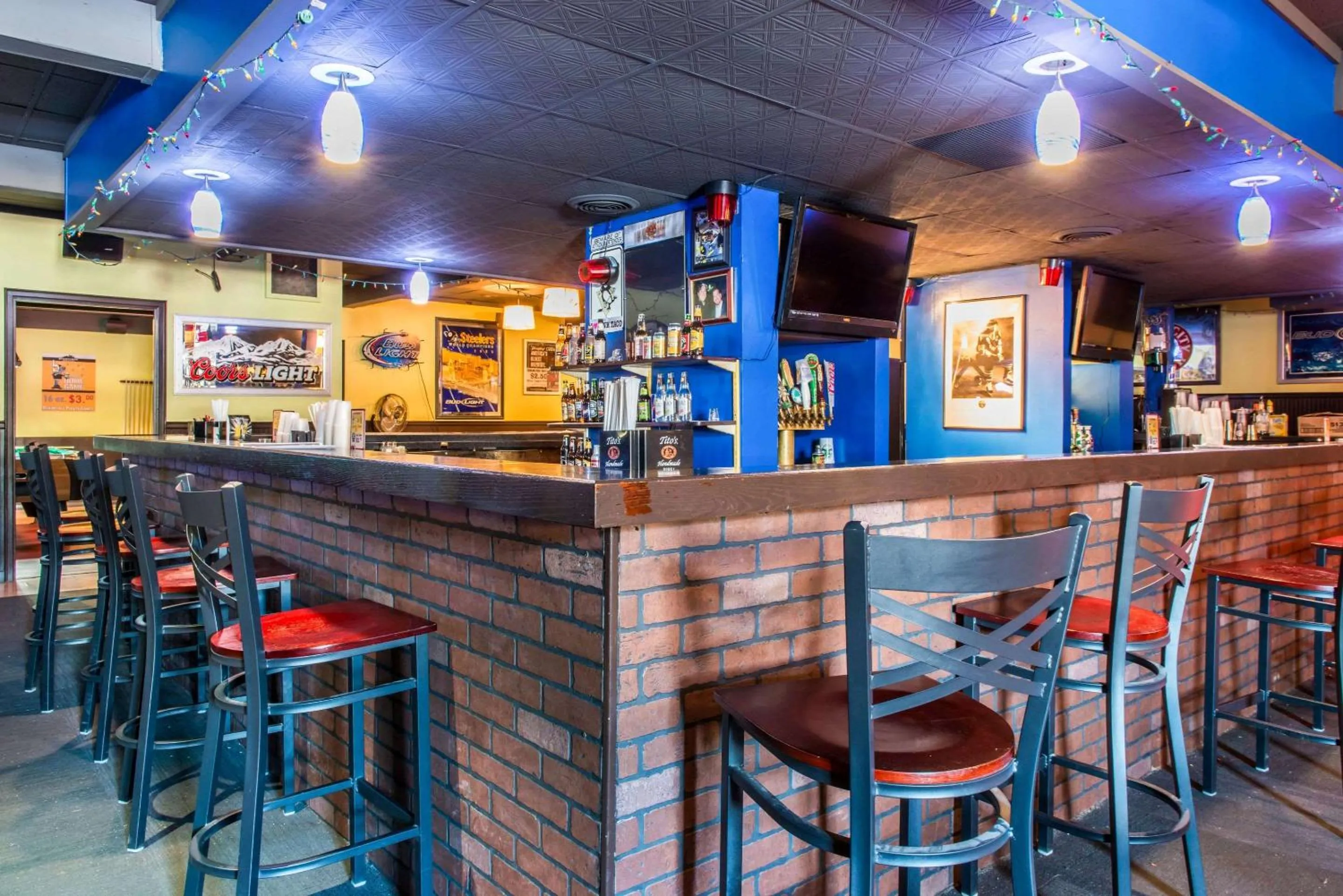 Lounge or bar in Quality Inn New Kensington