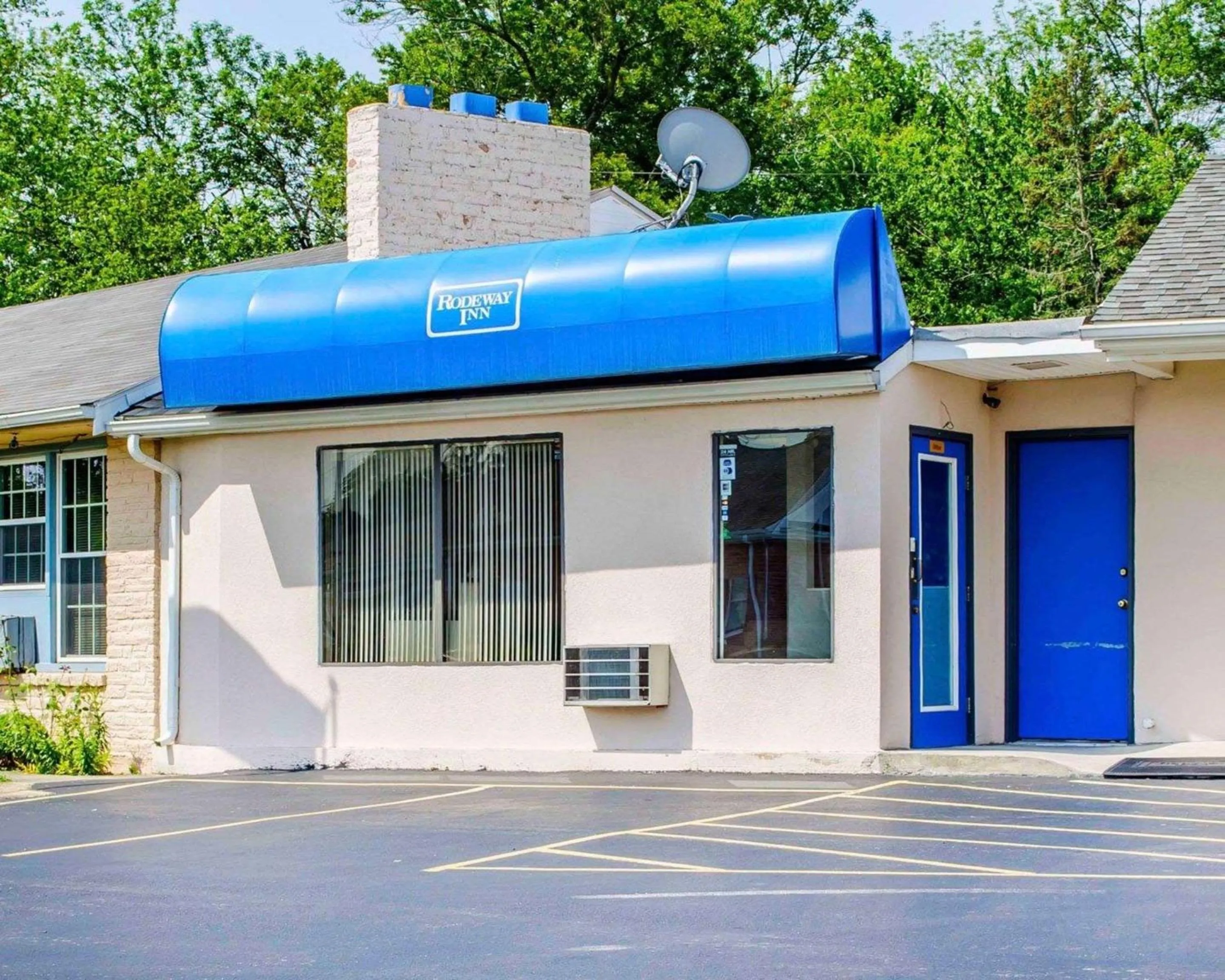 Property building in Rodeway Inn Dillsburg