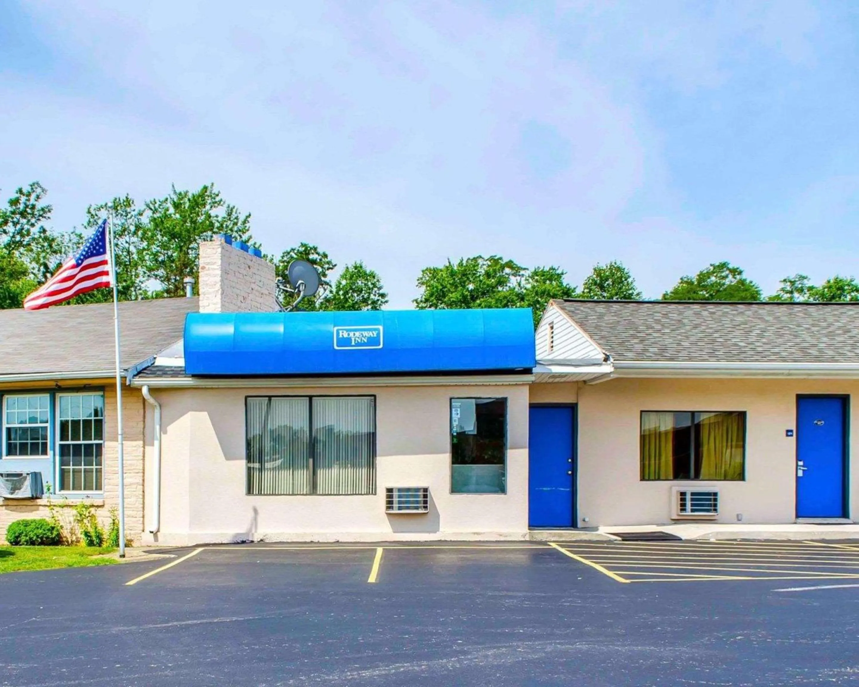 Property building in Rodeway Inn Dillsburg