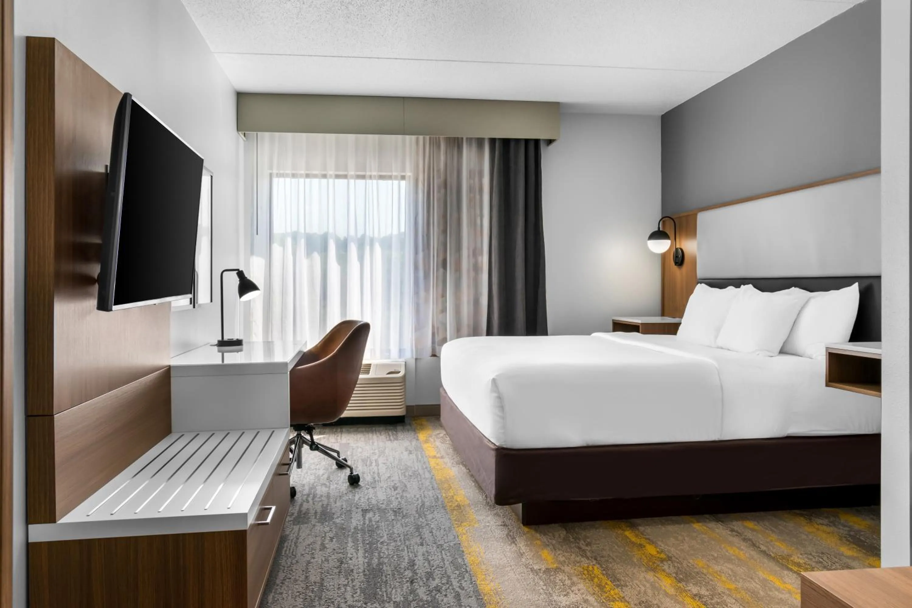 Bedroom, Bed in Comfort Inn & Suites York North