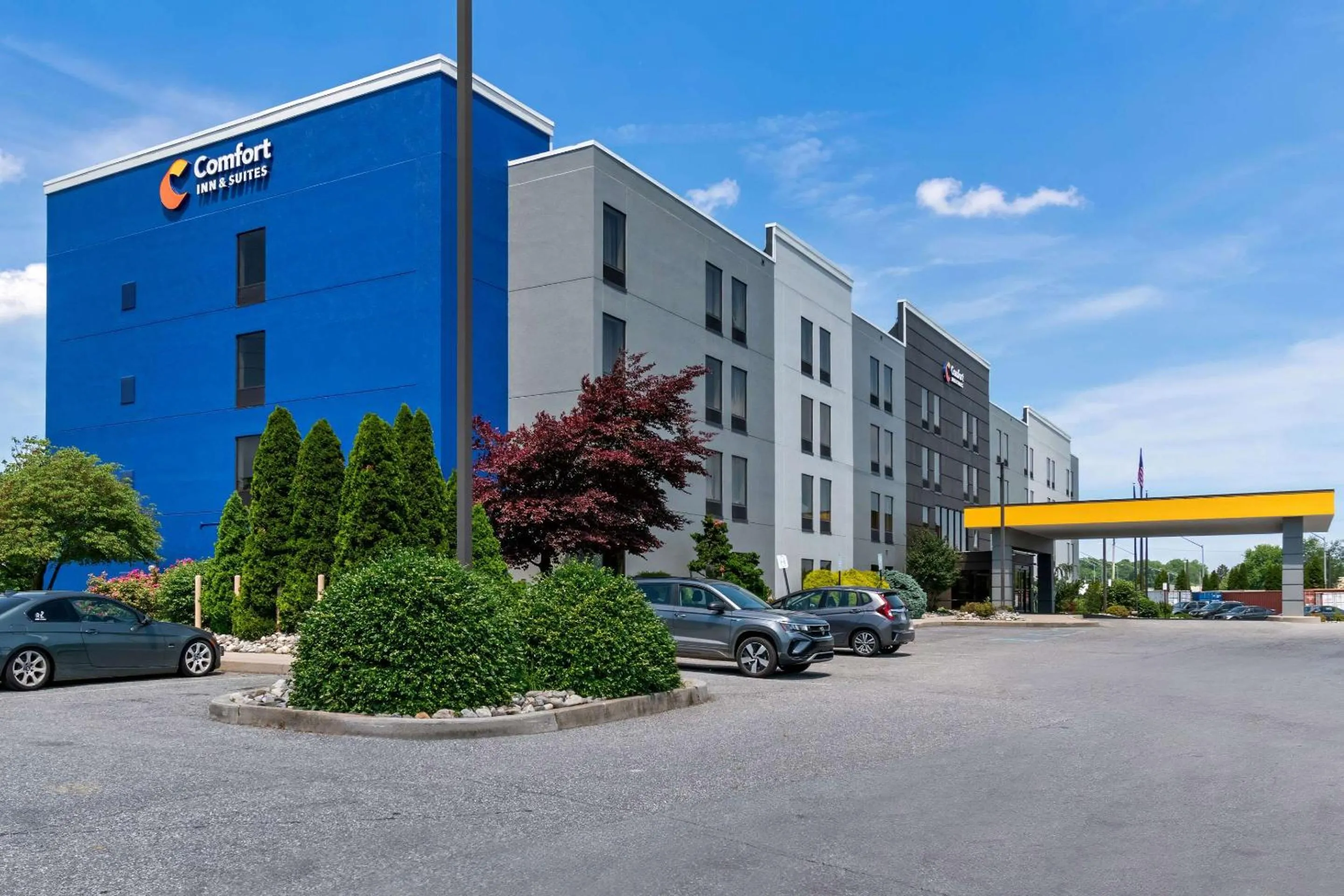 Property building in Comfort Inn & Suites York North
