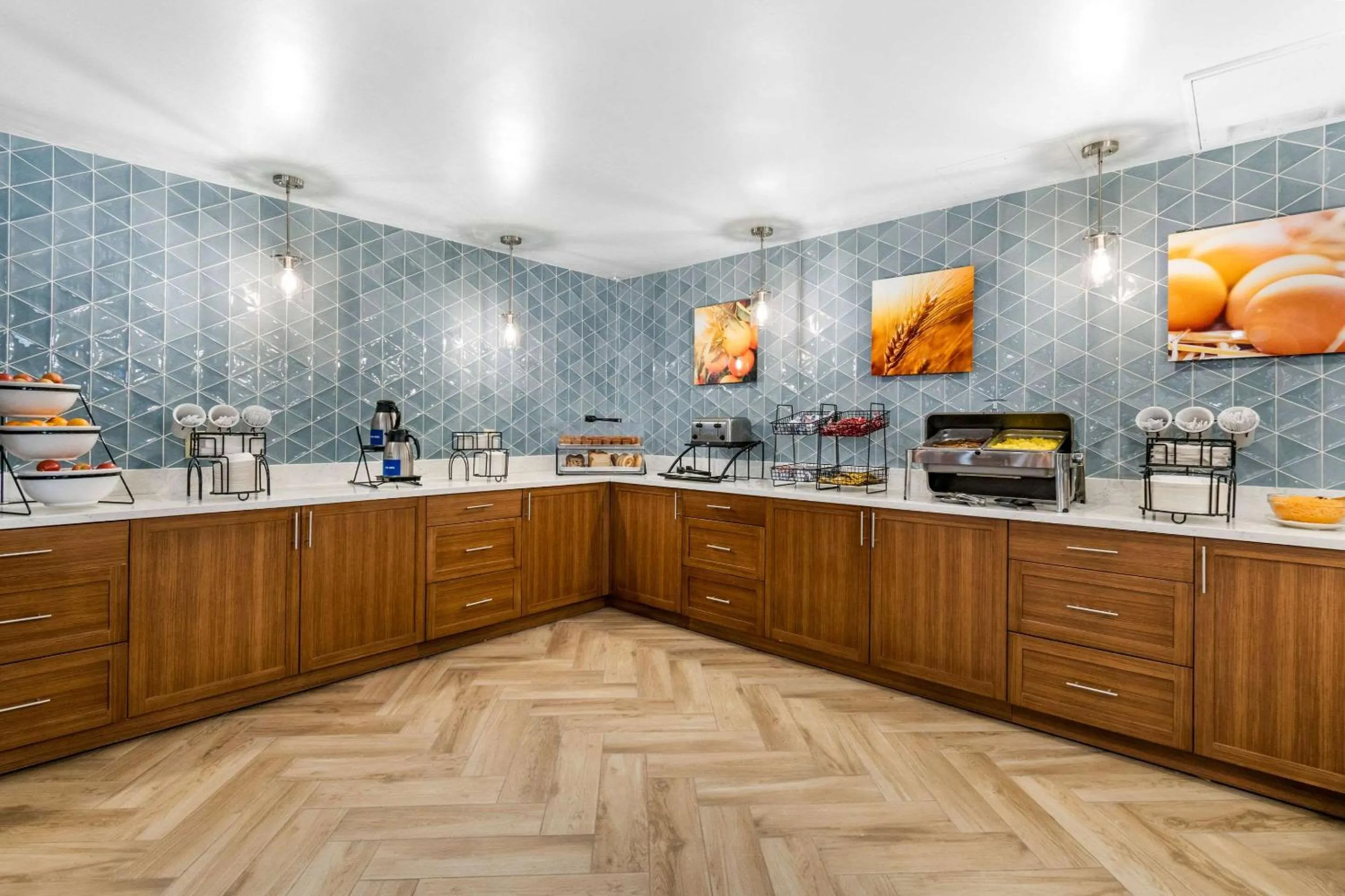 Breakfast in Comfort Inn & Suites York North