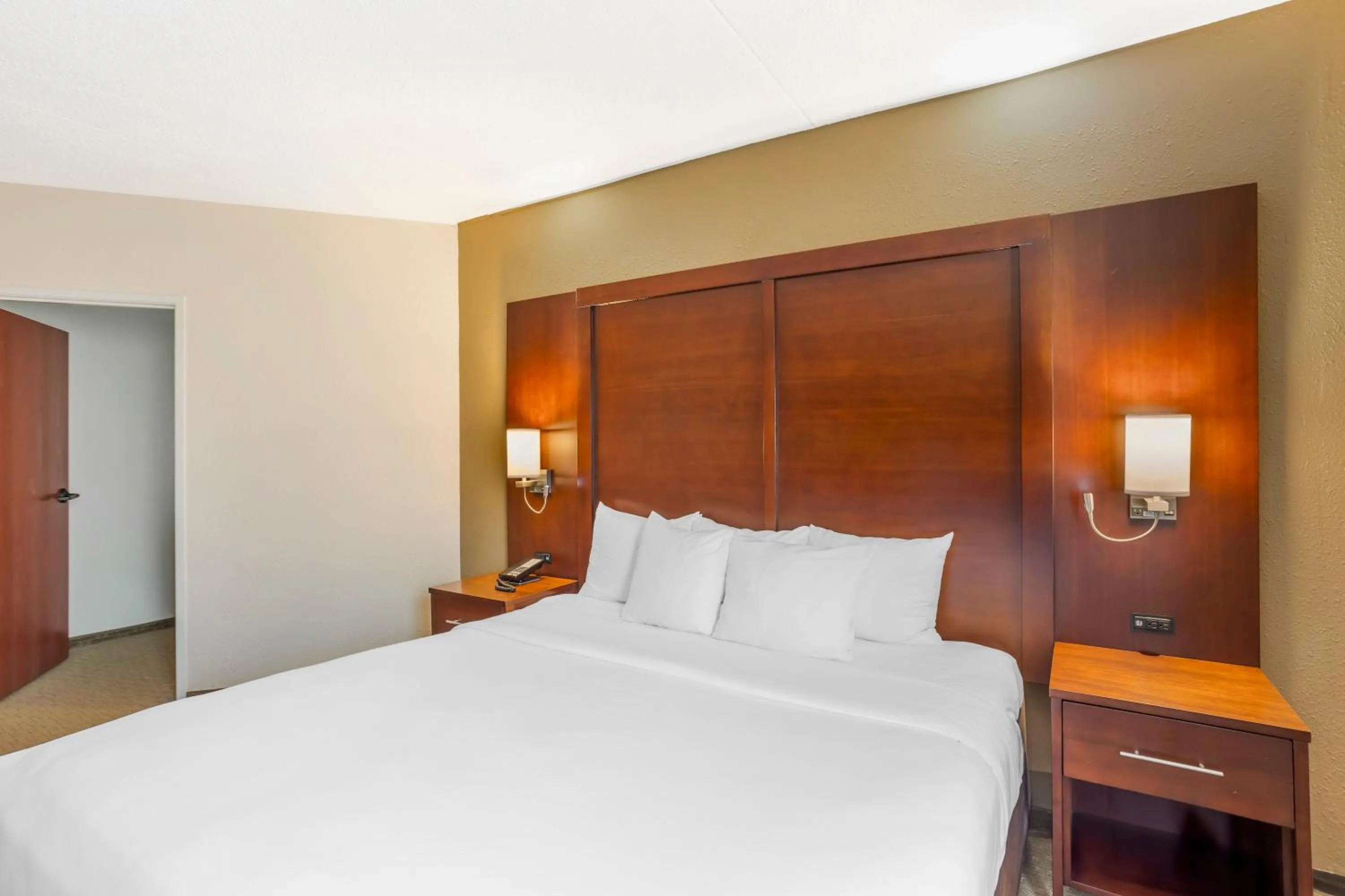 Bed in Comfort Suites State College near Penn State - Steps Away from PSU!