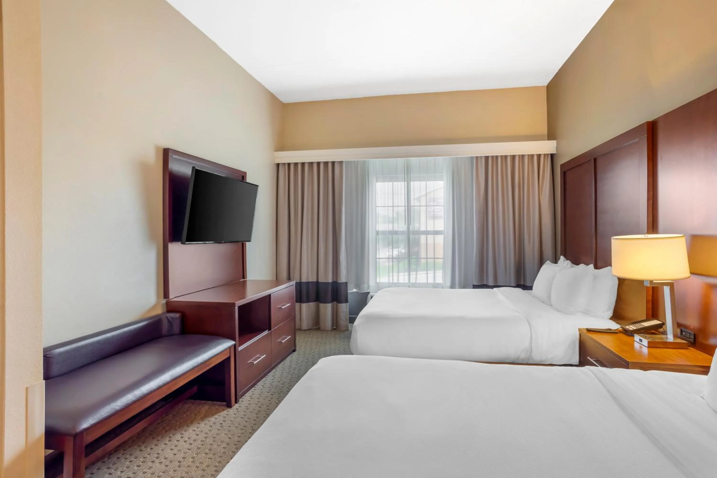 Bed in Comfort Suites State College near Penn State - Steps Away from PSU!